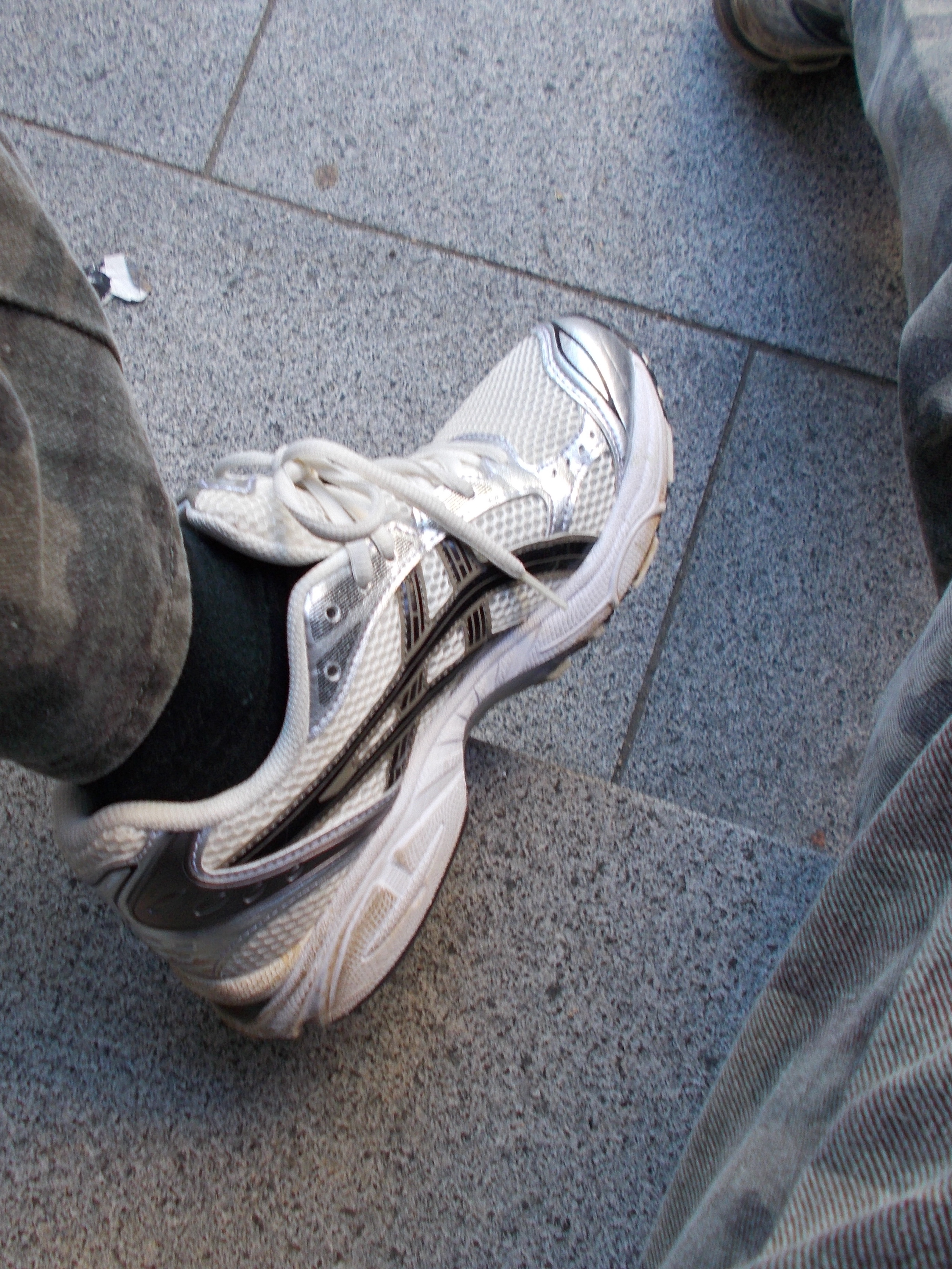Asics Gel-Kayano 14 Cream Black 착용 스타일 - 2