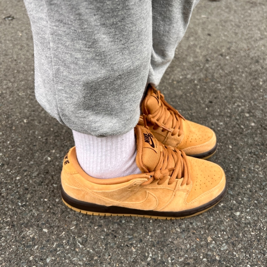 Nike SB Dunk Low Pro Wheat 2023 착용 스타일 - 1