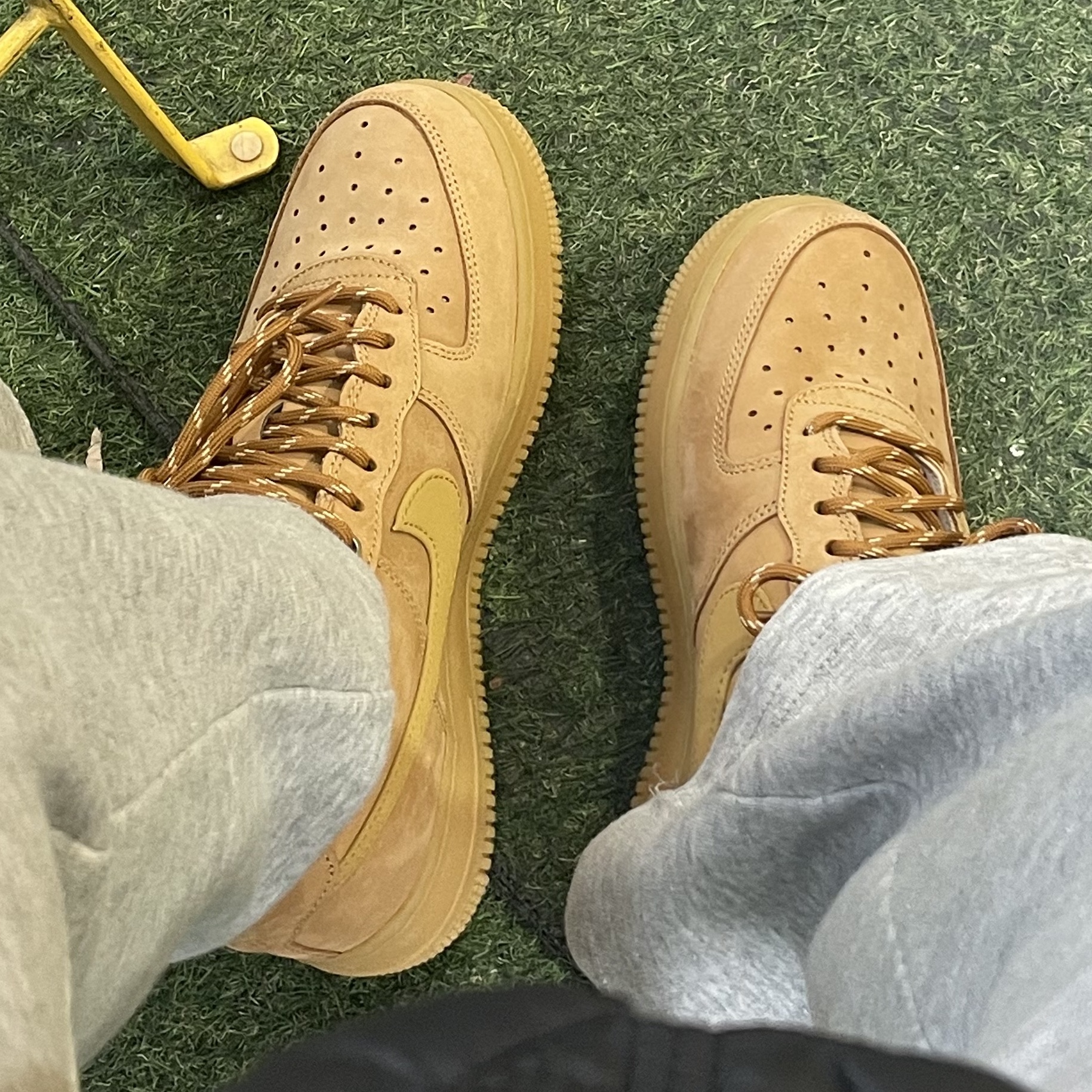 Nike Air Force 1 '07 WB Flax 착용 스타일