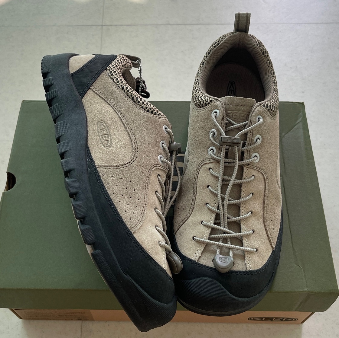 Keen x Hiking Patrol Jasper Rocks SP Sneakers Cuban Beige 착용 스타일