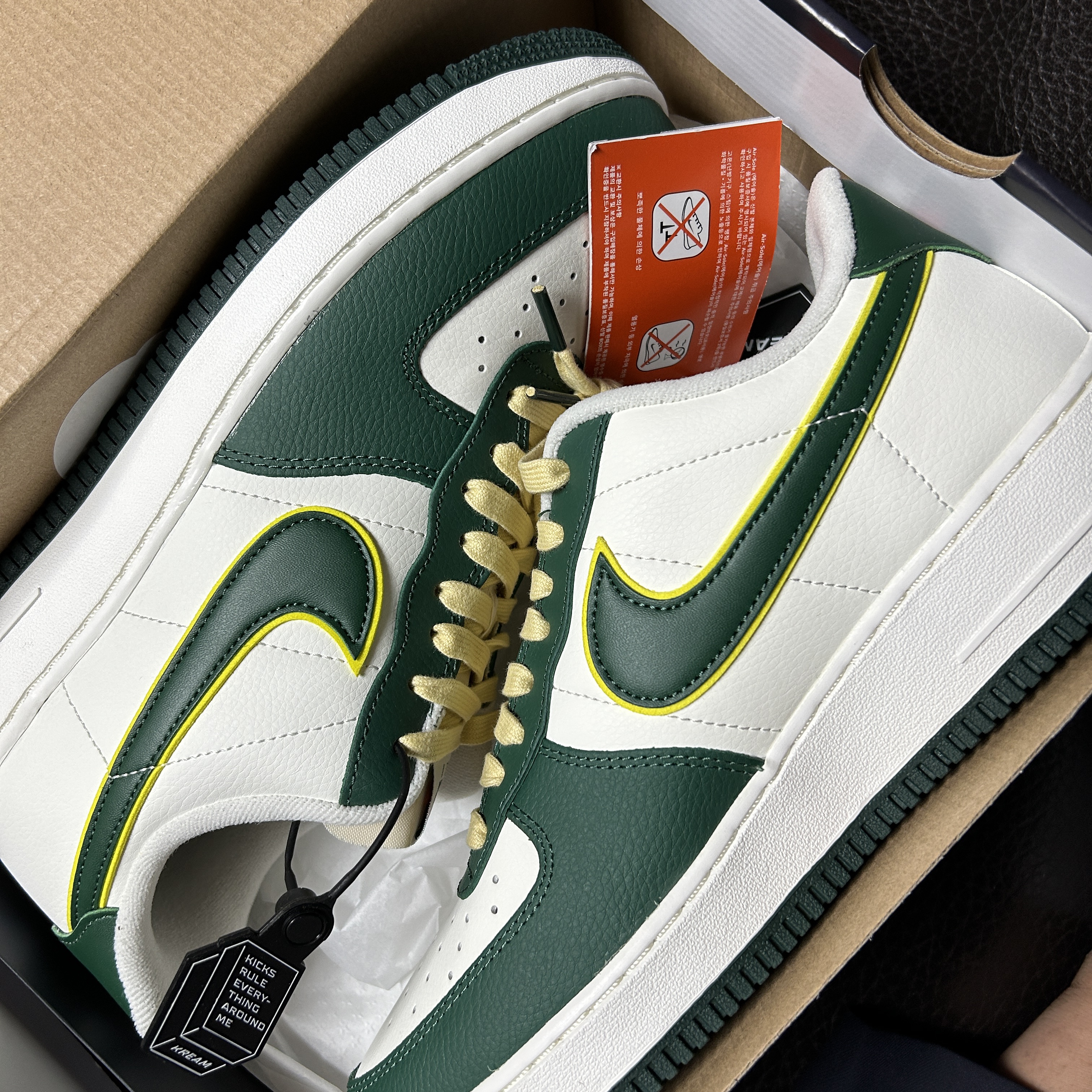 Nike Air Force 1 '07 LV8 Sail Noble Green 착용 스타일