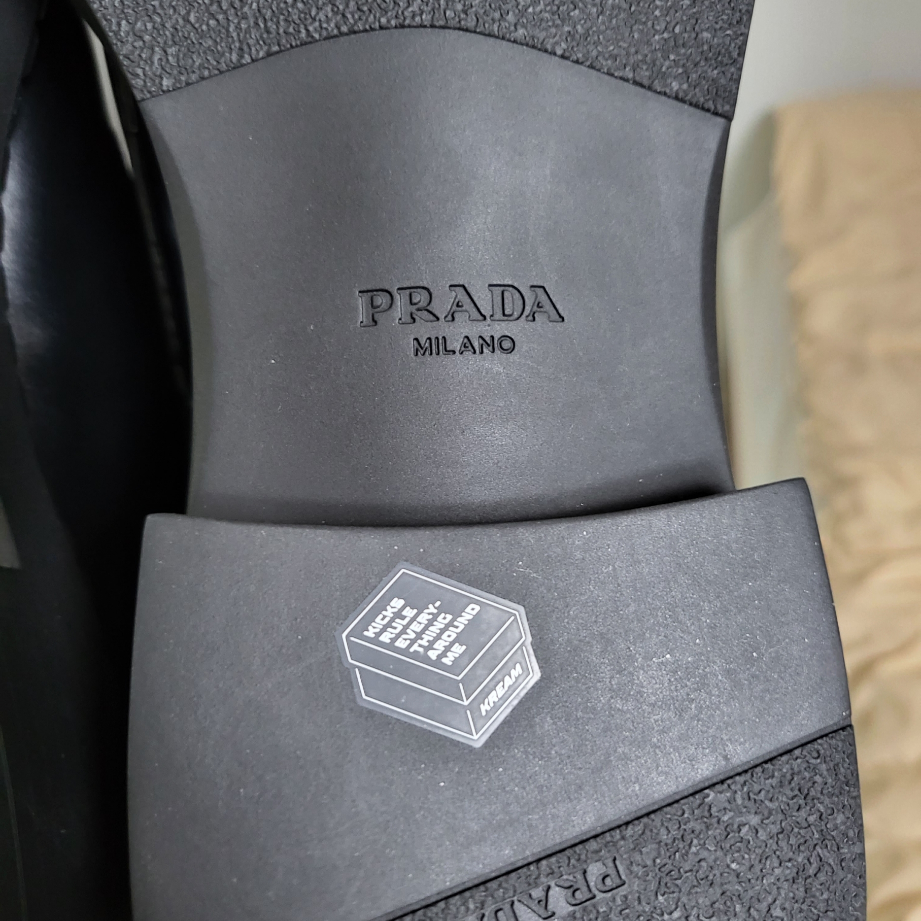 Prada Chocolate Brushed Leather Loafers Black 착용 스타일 - 3