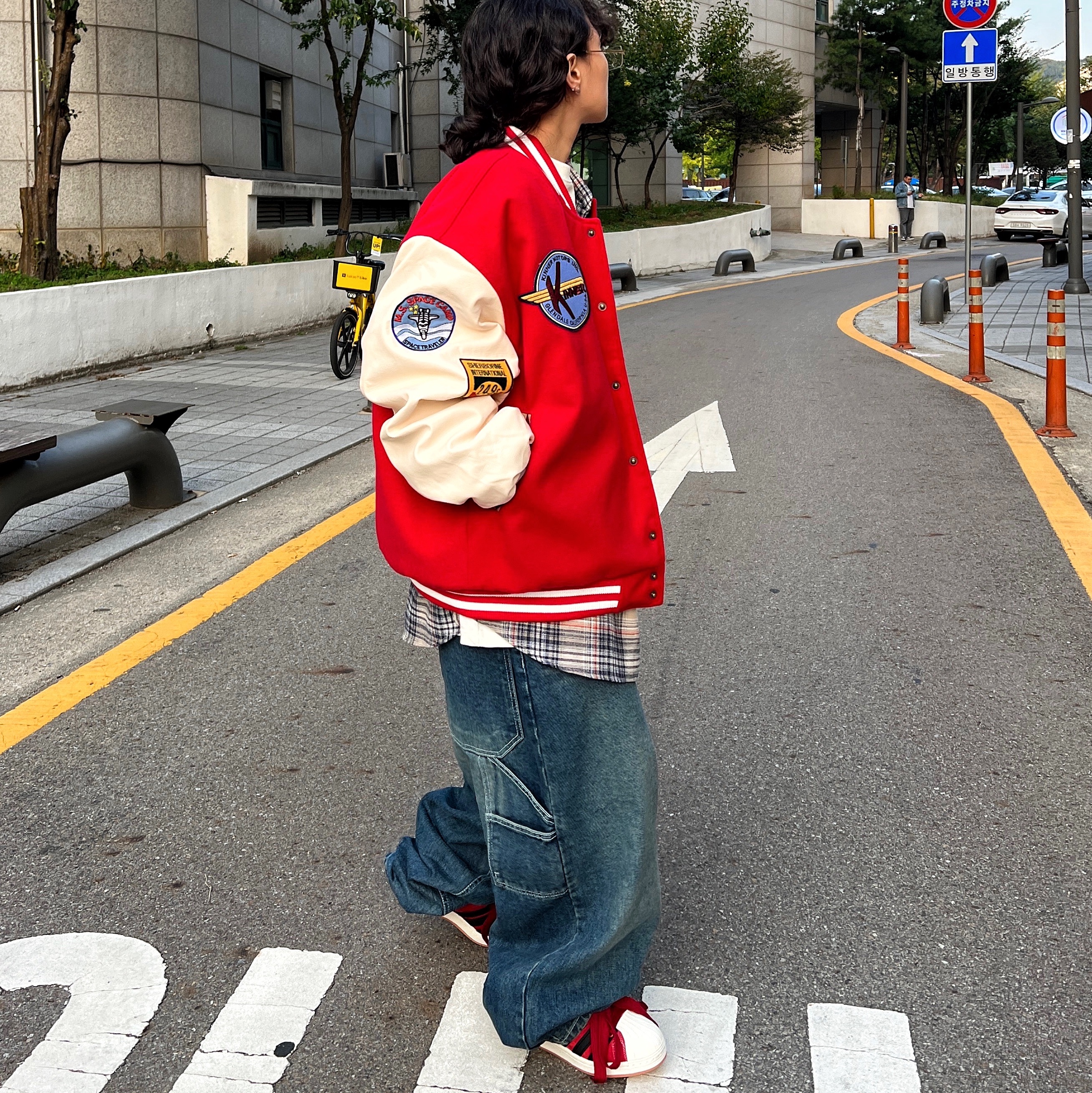 Adidas x YNuK Superstar Supermodified Power Red 착용 스타일 - 2