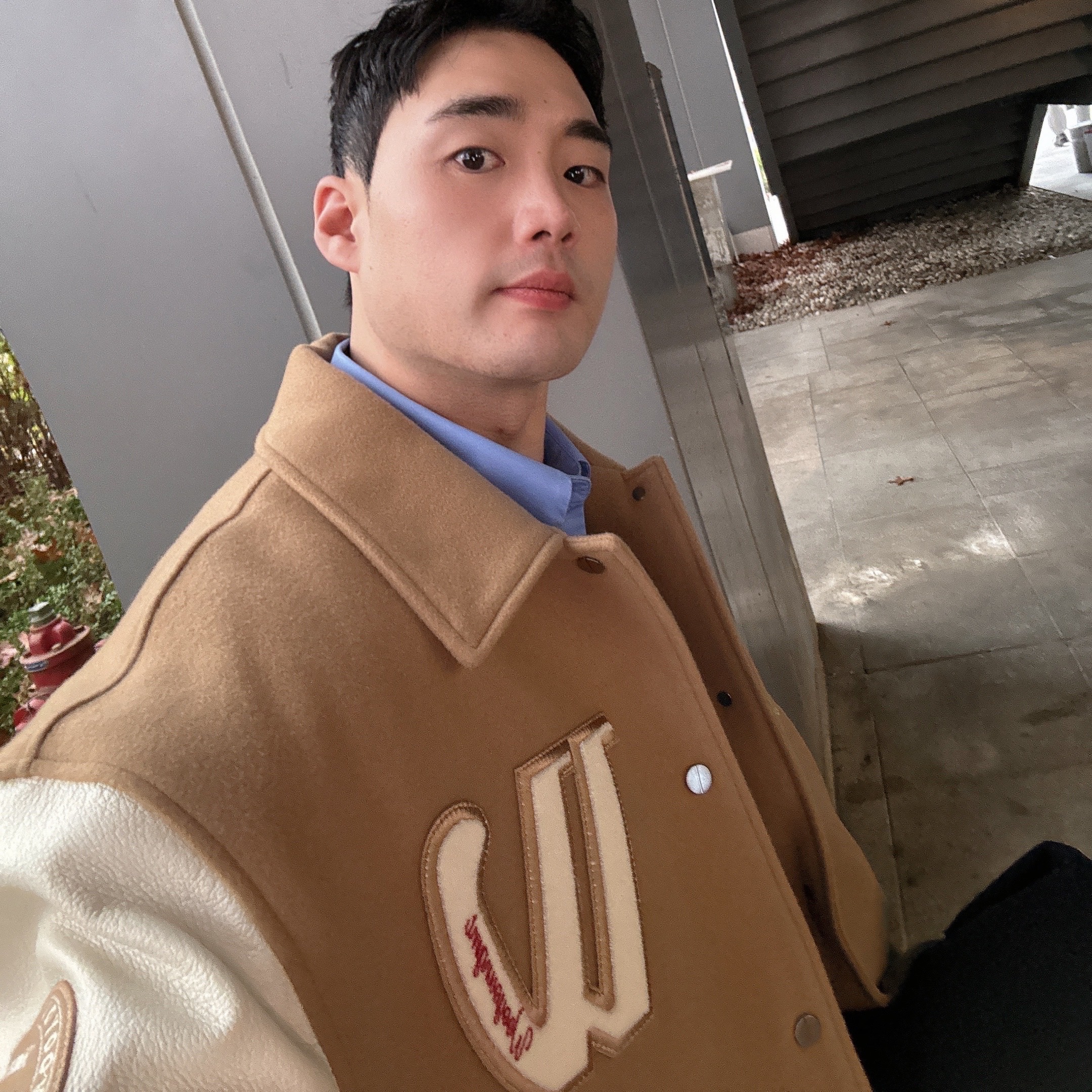 Wooyoungmi Varsity Jacket Beige - 22FW, Wooyoungmi Butterfly Back Logo Shirt Blue - 23SS 착용 스타일