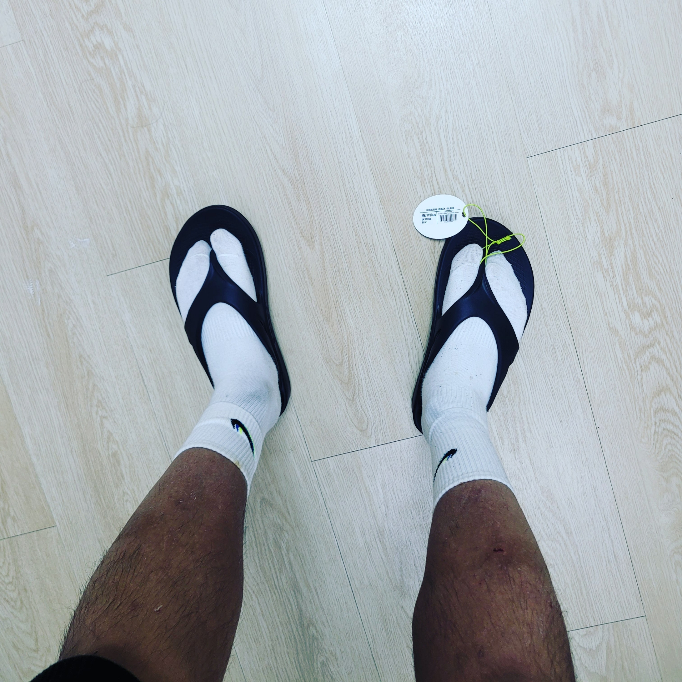 Oofos OOriginal Black 착용 스타일