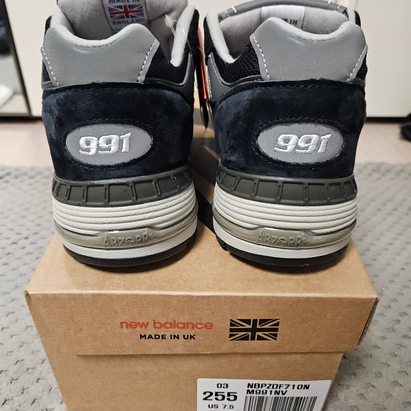 New Balance 991 Made in UK Navy 착용 스타일 - 3