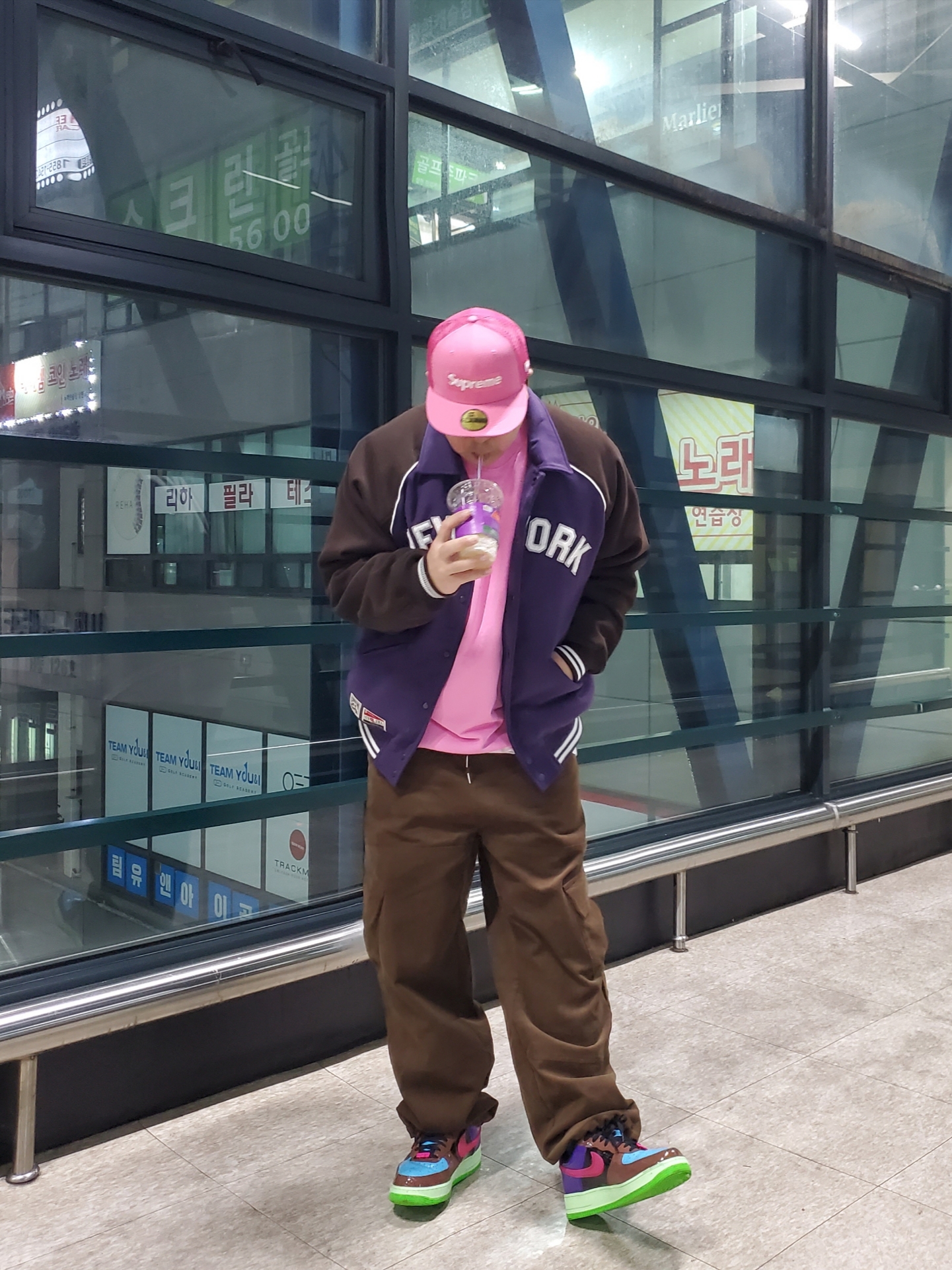 Supreme Box Logo Mesh Back New Era Pink - 22SS, Nike x Undefeated Air Force 1 Low SP Multi Patent Pink Prime 착용 스타일 - 2