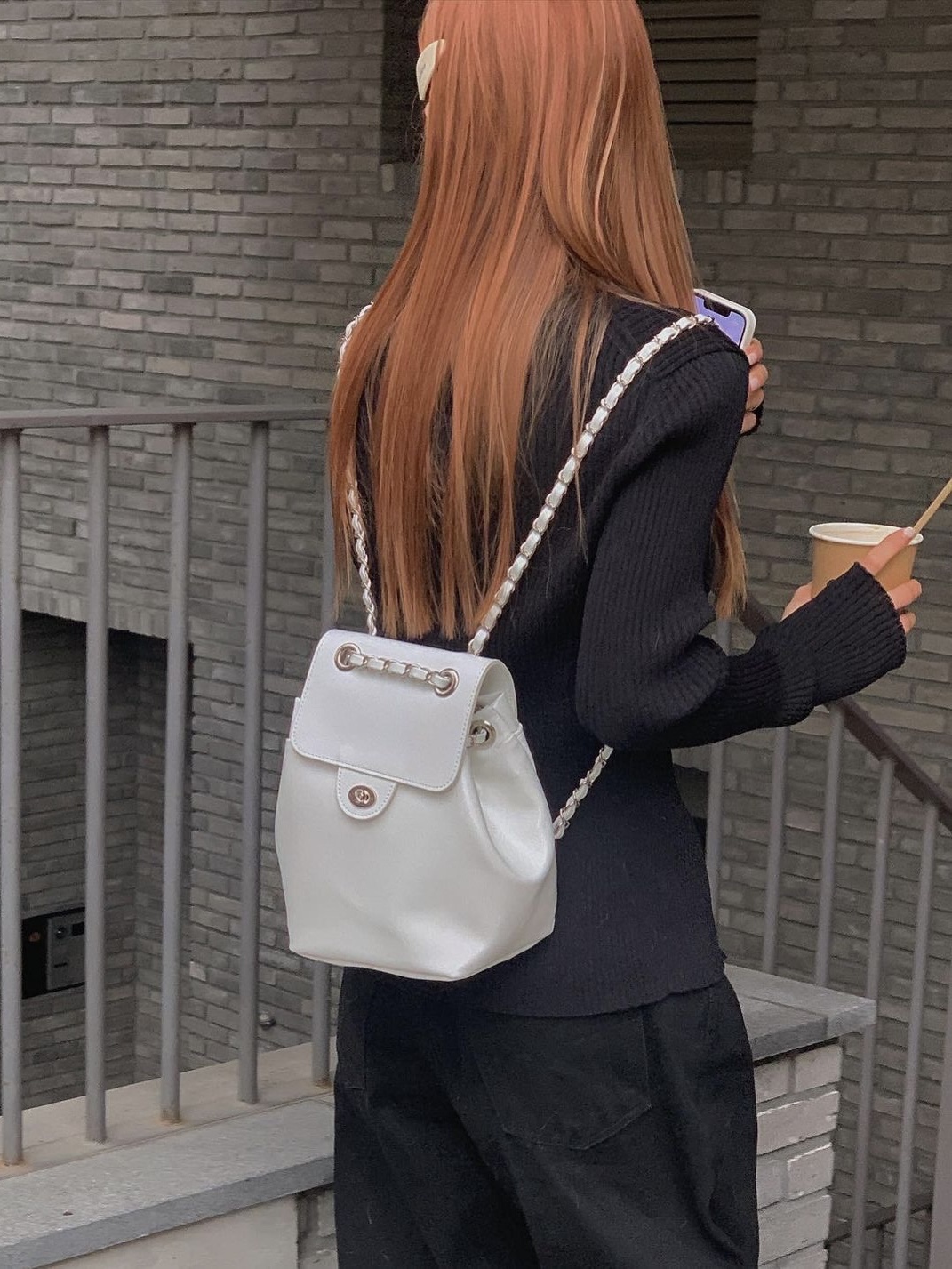 Anoetic Anc Classic Backpack White, Anoetic Anc Classic Backpack Black 착용 스타일
