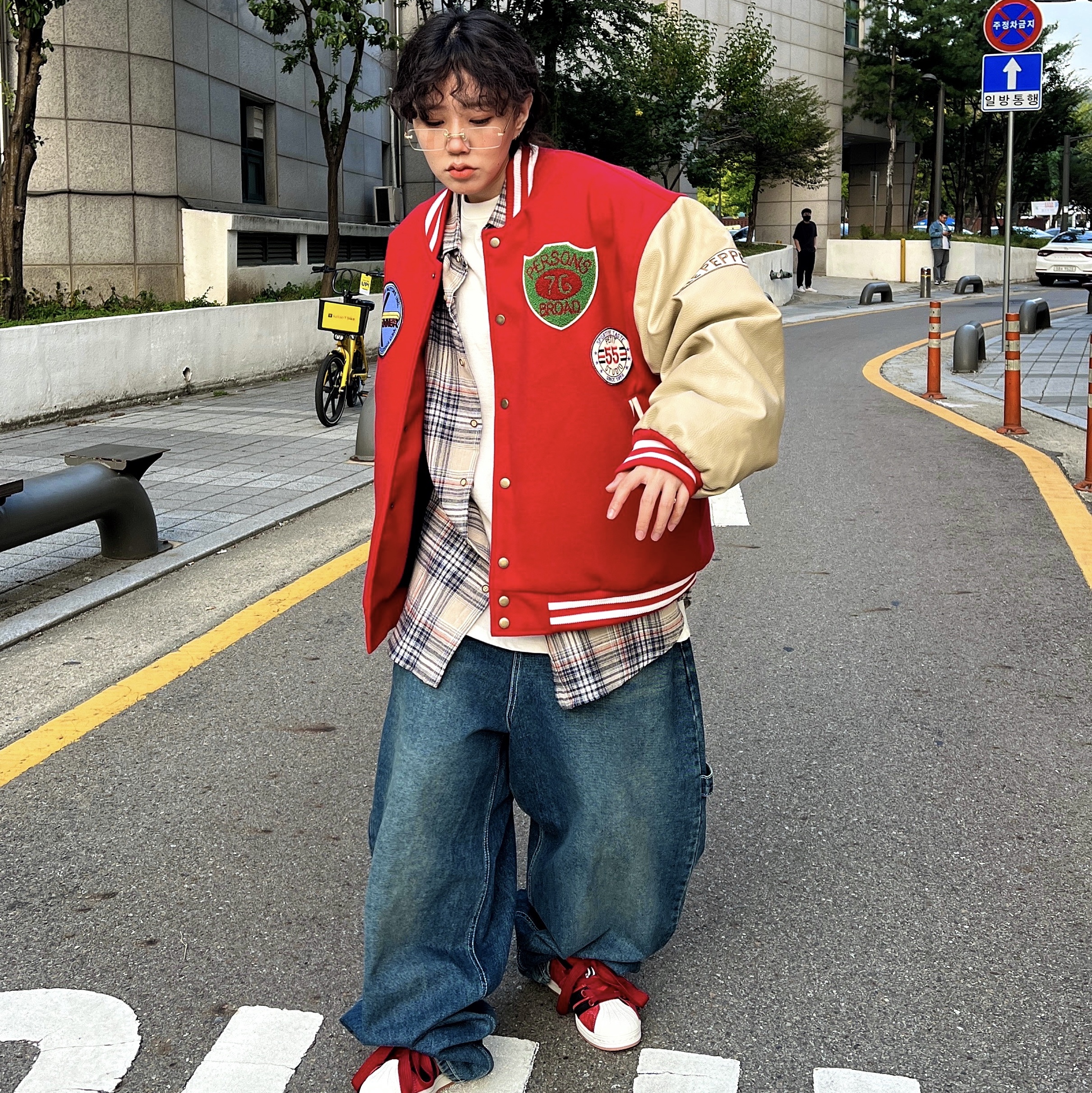Adidas x YNuK Superstar Supermodified Power Red 착용 스타일 - 1