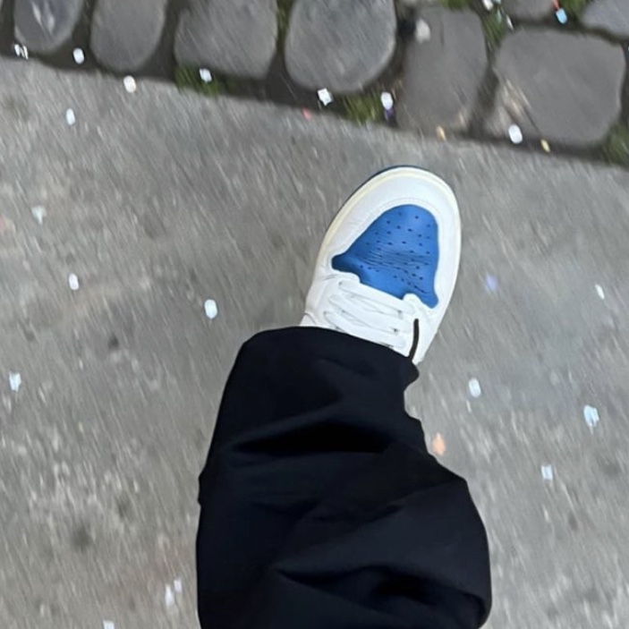 Jordan 1 x Travis Scott x Fragment Retro High OG SP Military Blue 착용 스타일