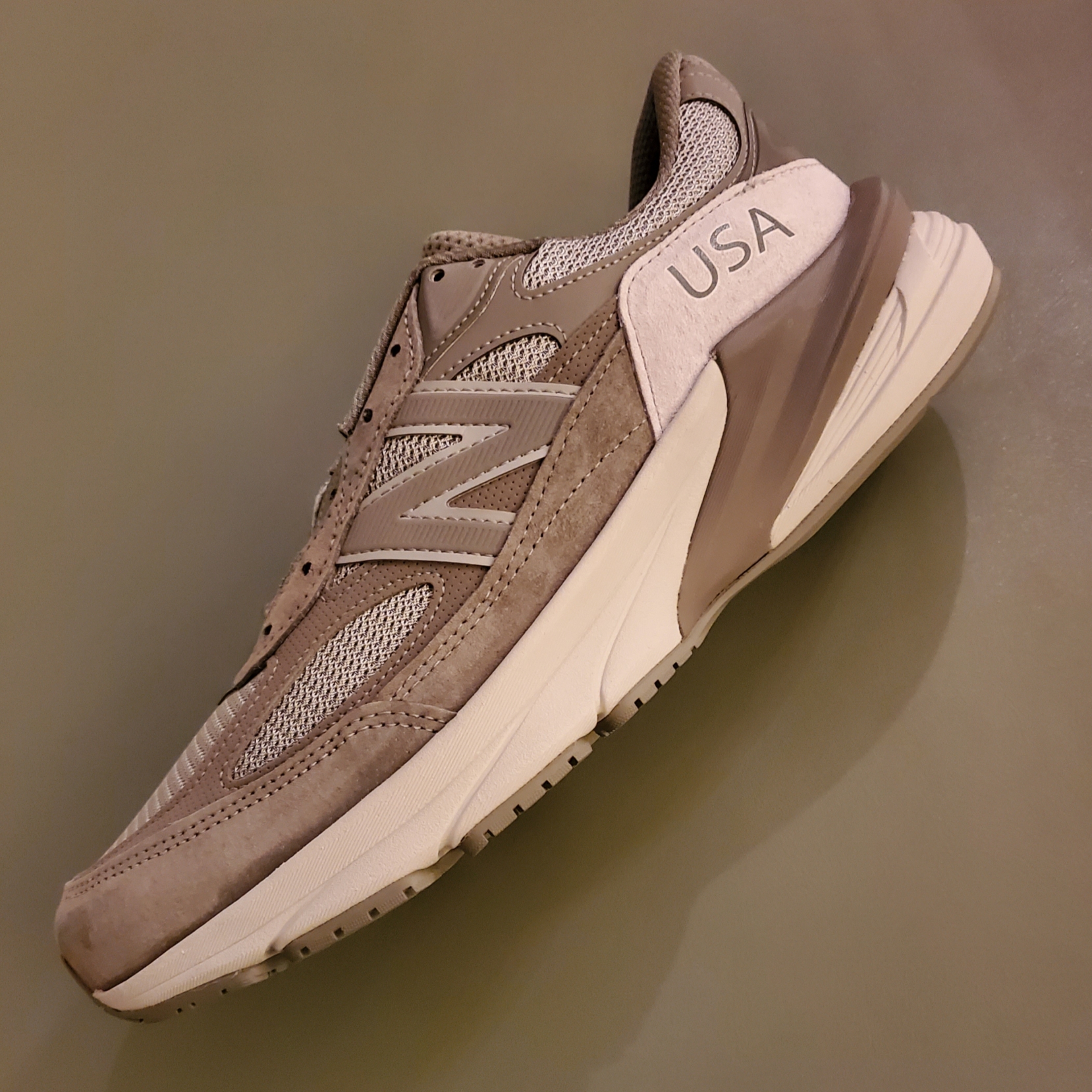 New Balance x WTAPS 990v6 Made in USA Moon Mist Mirage Gray 착용 스타일