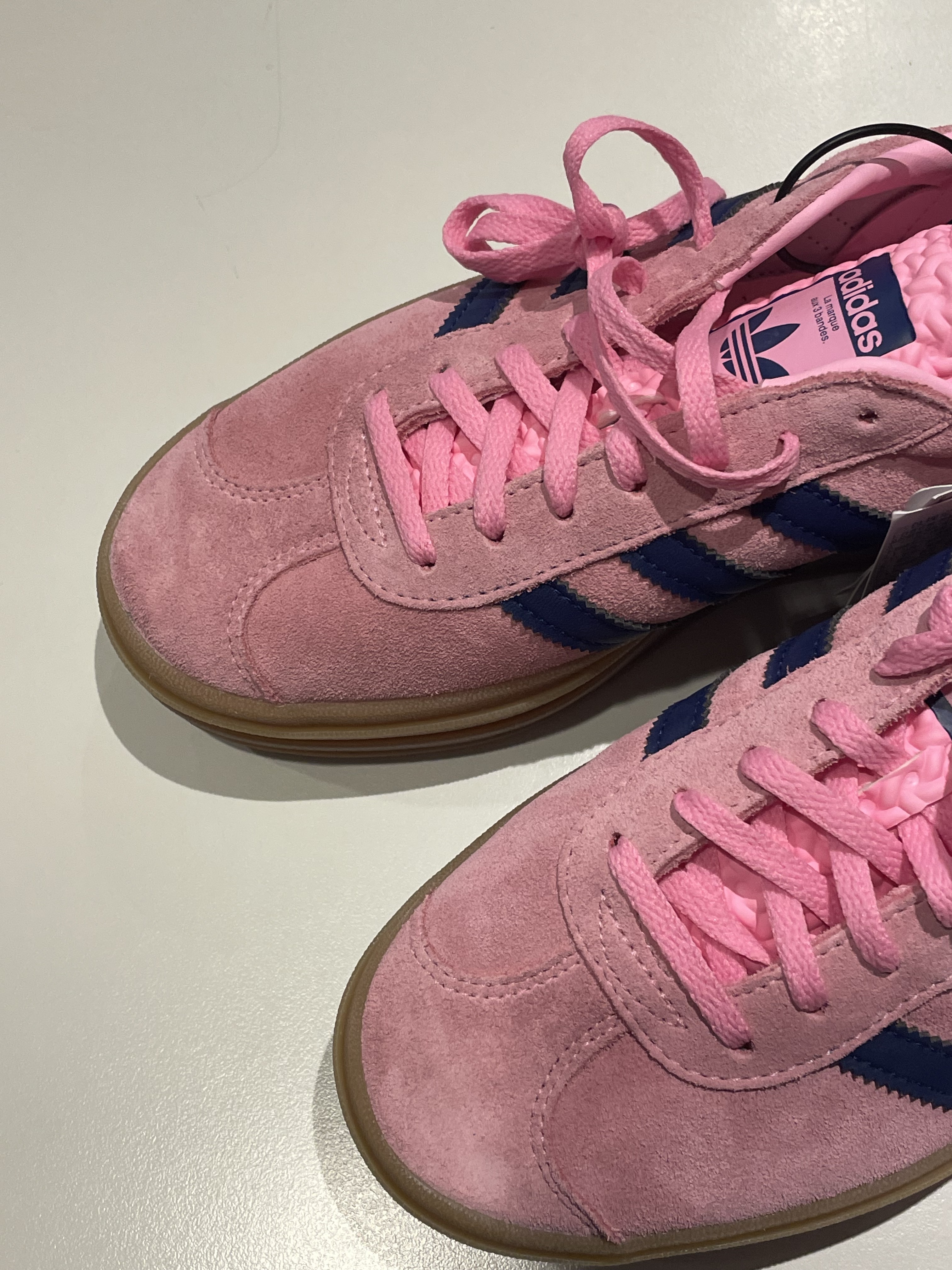 (W) Adidas Gazelle Bold Pink Glow Victory Blue 착용 스타일 - 2