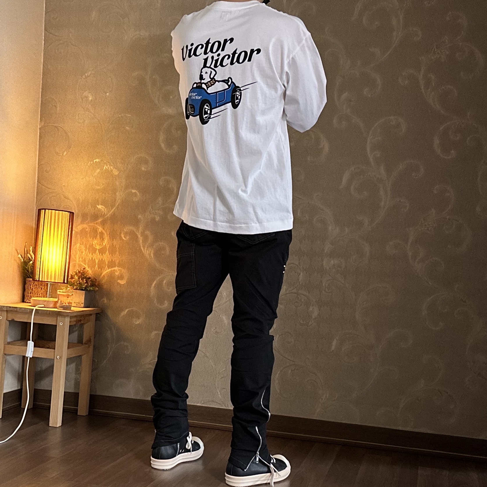 Victor Victor L/S T-Shirt White, Victor Victor L/S T-Shirt Black 착용 스타일 - 3