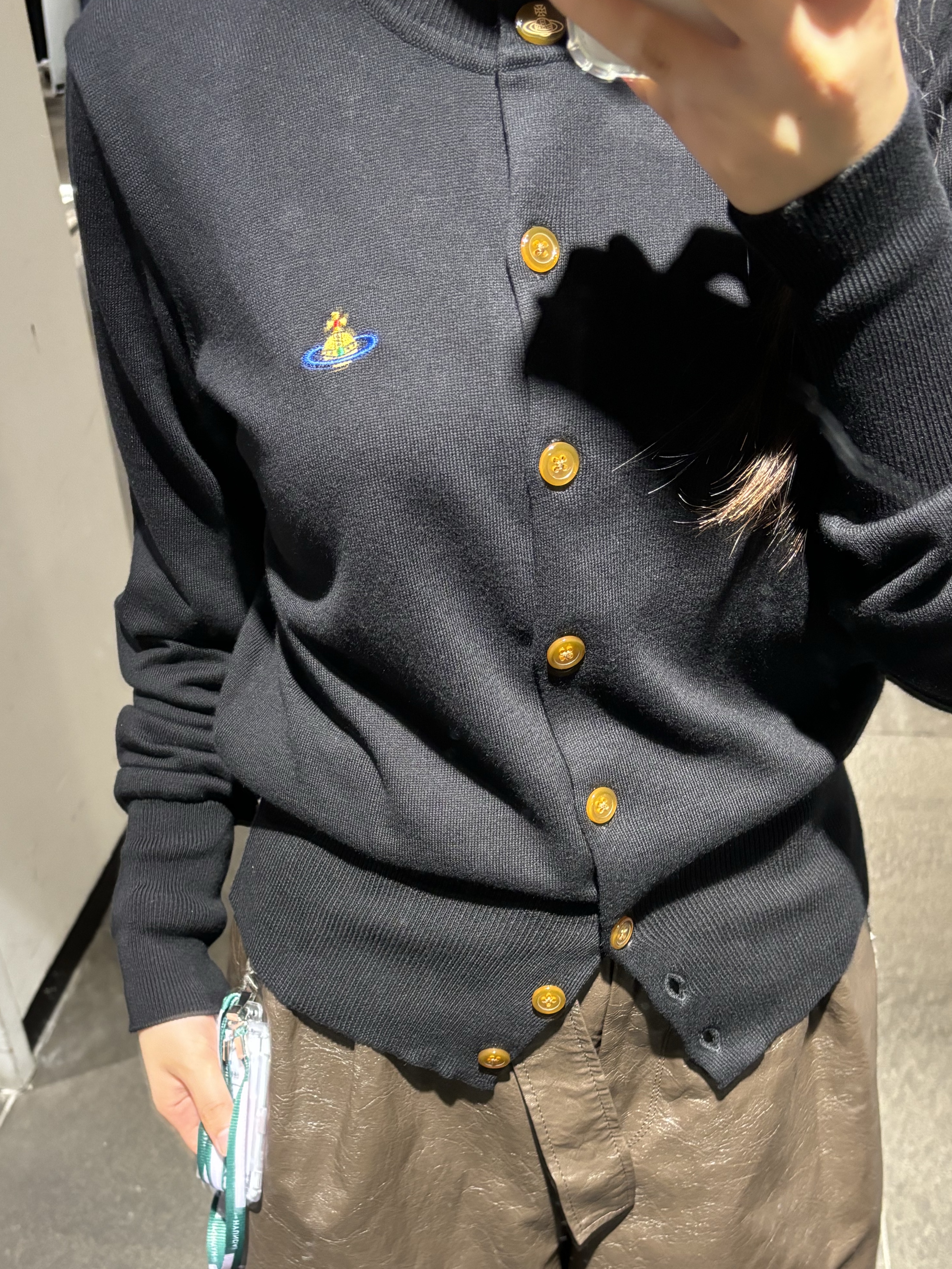 (W) Vivienne Westwood Bea Cardigan Black 착용 스타일 - 3