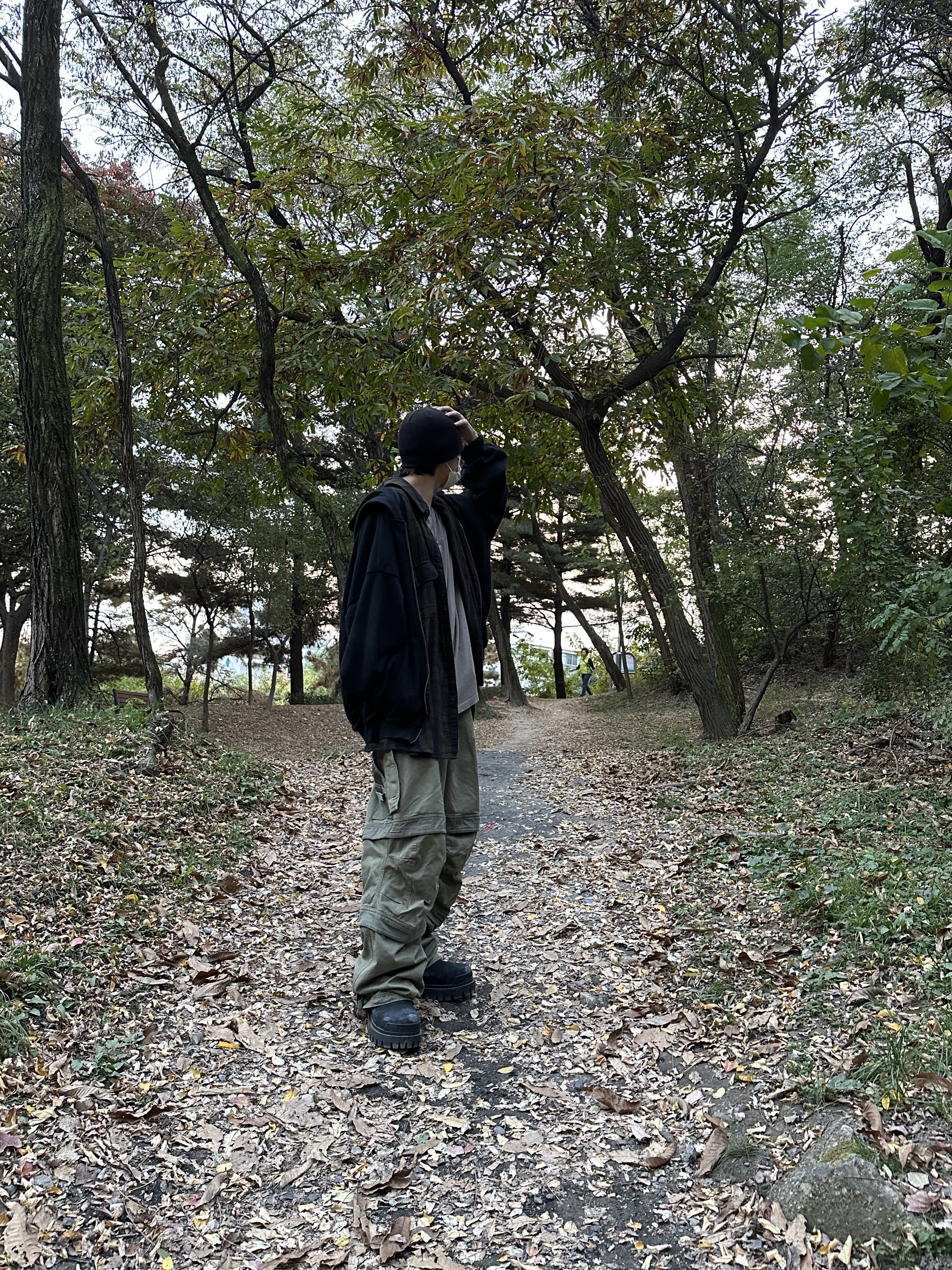 Undermycar Fisky Double Layered Shirts Hood Zip-Up Bronze Green - 23FW, Farfromwhat Far Layered Work Pants Olive 착용 스타일 - 2