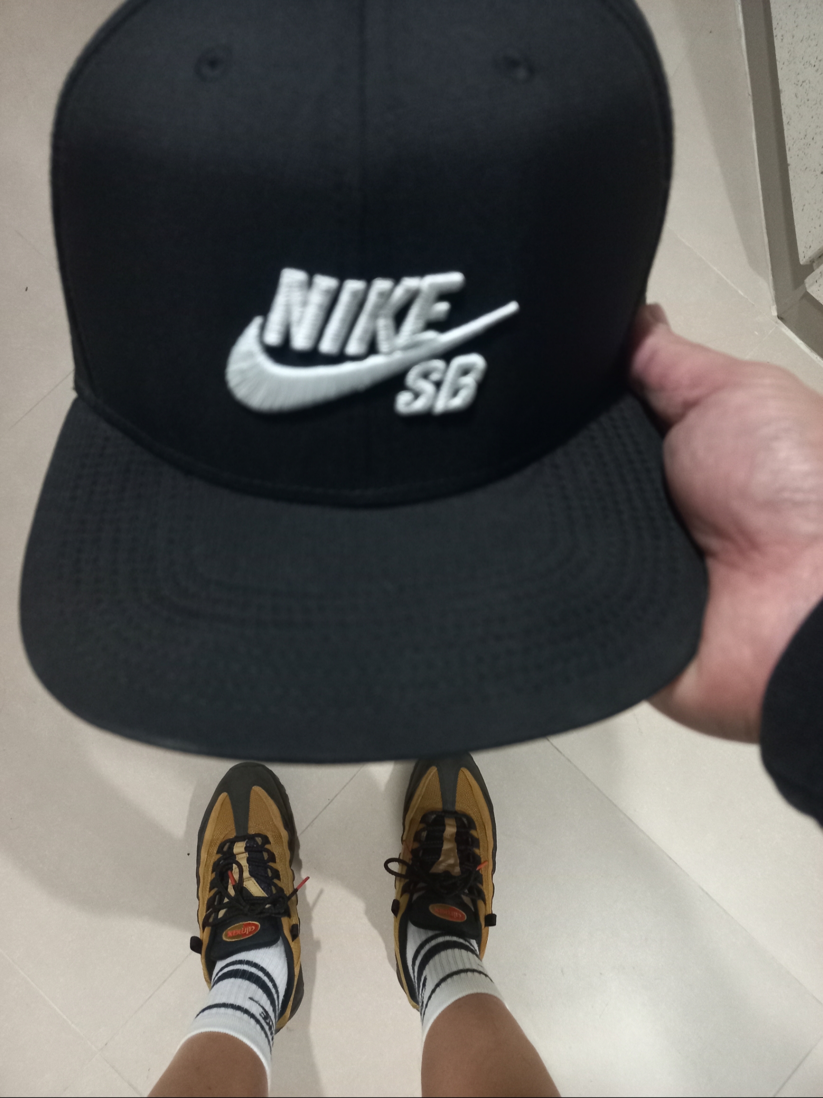 Nike Air Max 95 Black Wheat, Nike Everyday Essential Crew Socks White (3 Pack/Korean Ver.) 착용 스타일