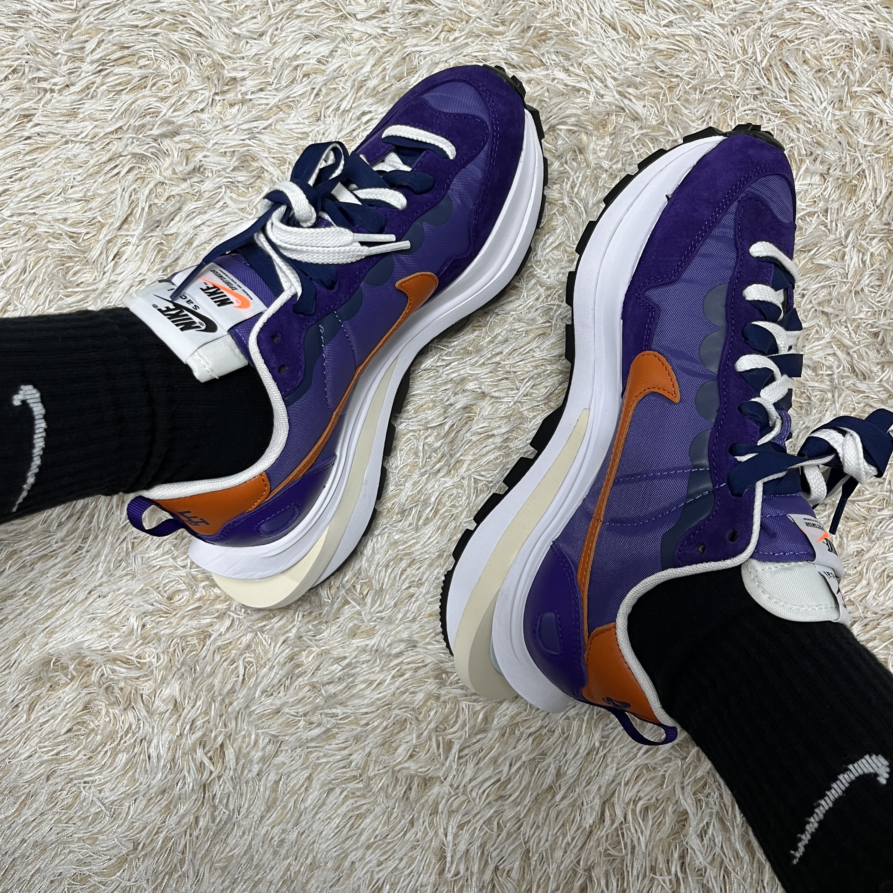 Nike x Sacai VaporWaffle Dark Iris 착용 스타일 - 1