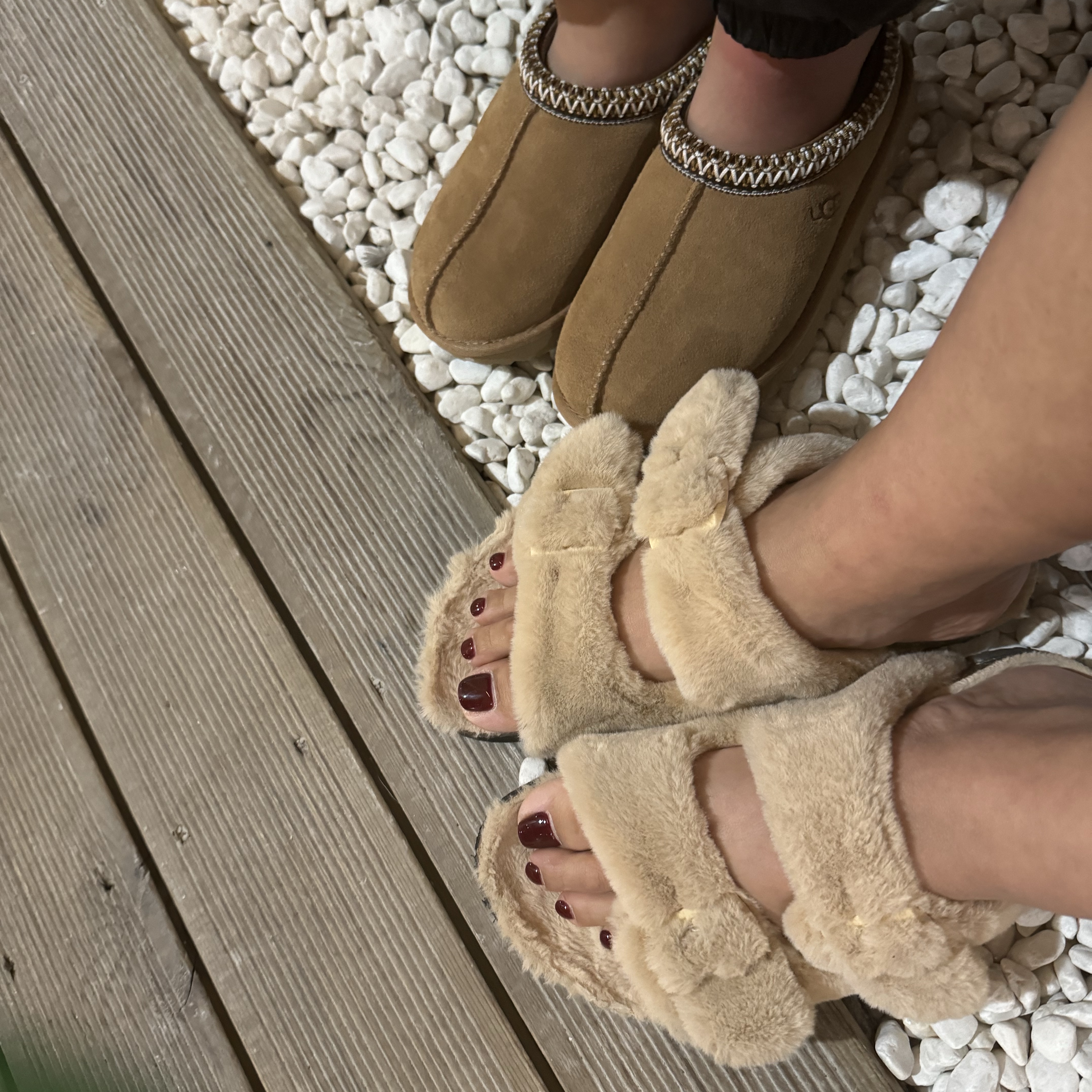 (W) UGG Tasman Slipper Chestnut 착용 스타일