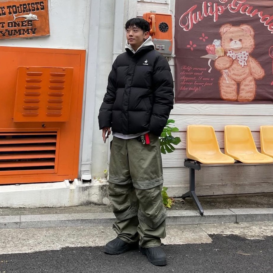 Farfromwhat Far Layered Work Pants Olive, Axel Arigato Cryo Combat Boots Black 착용 스타일
