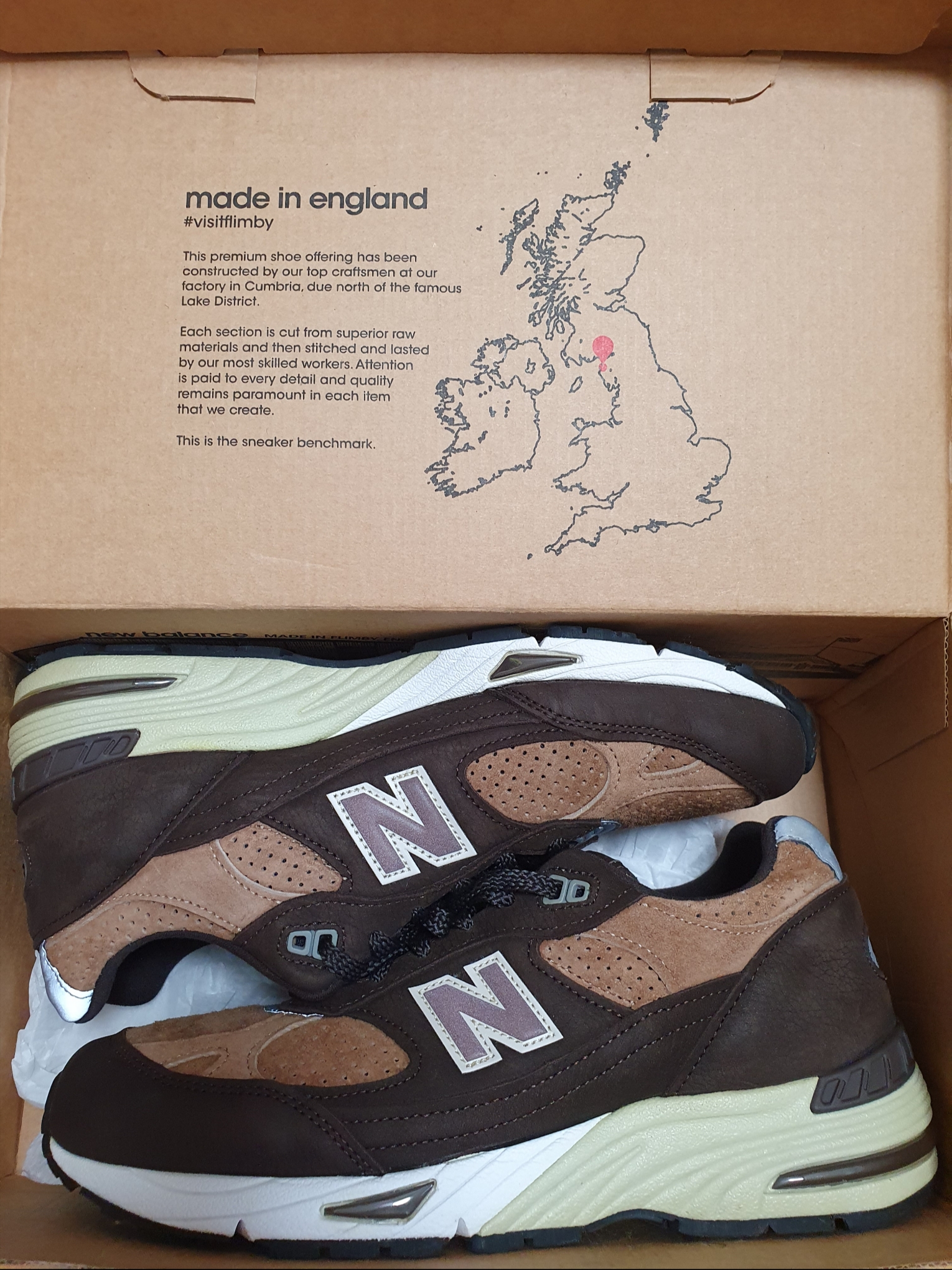 New Balance 991 Made in UK Brown Tan 착용 스타일 - 1