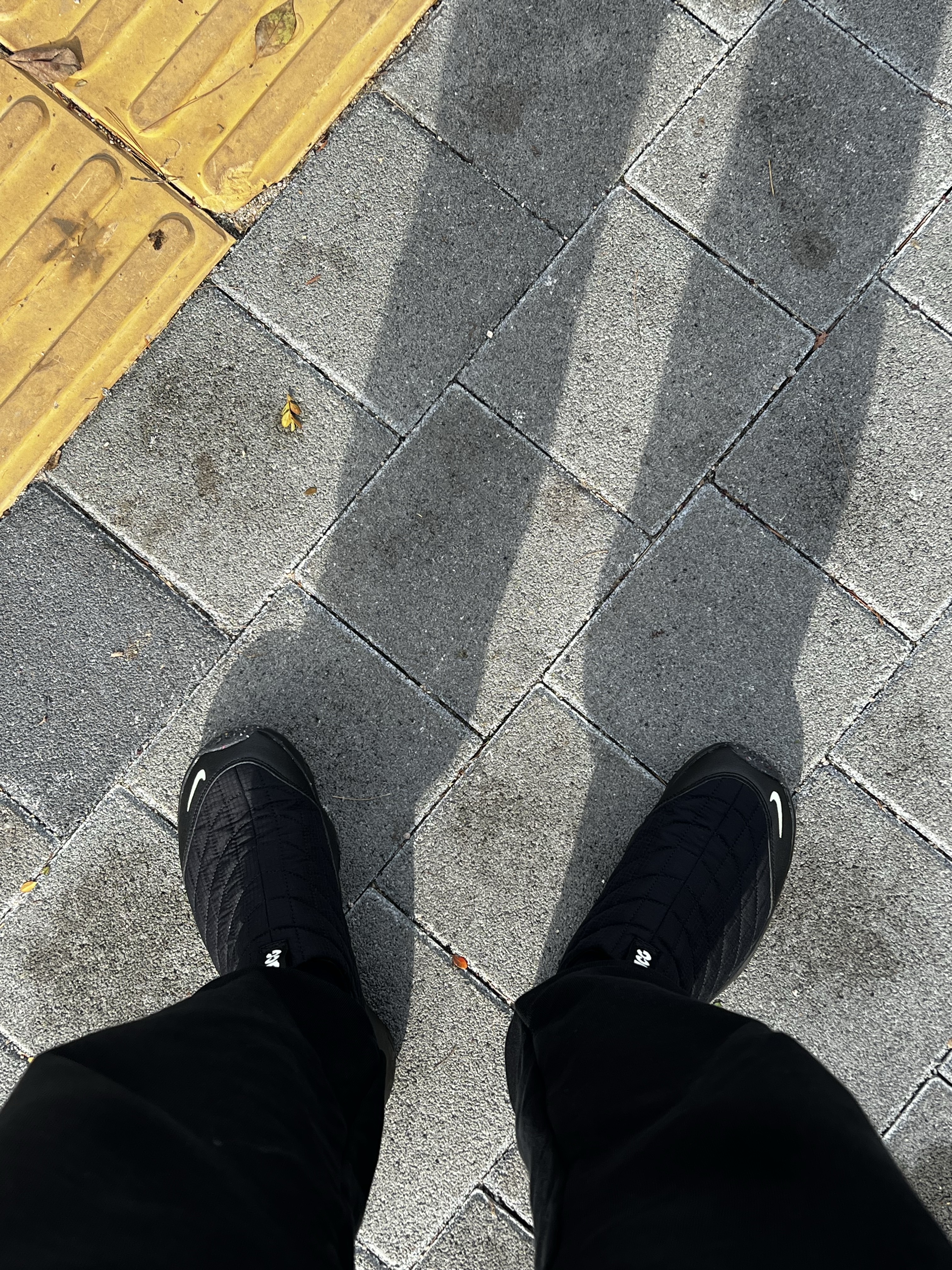 Nike ACG Moc 3.5 Black Glow 착용 스타일