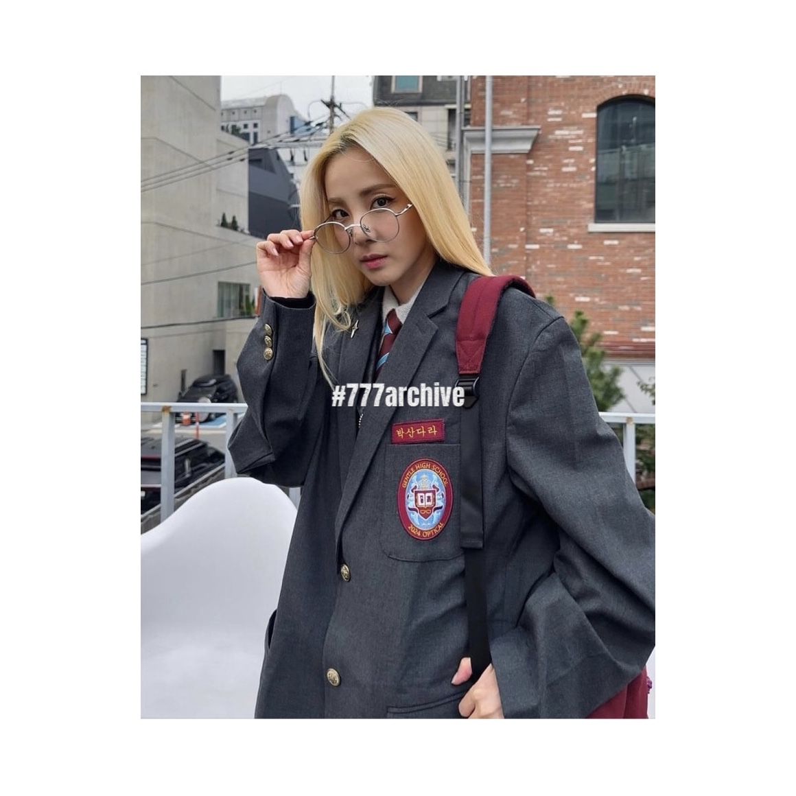 Gentle Monster Ytt 02 Silver, Gentle Monster Oaa 01(V) Black 착용 스타일 - 4
