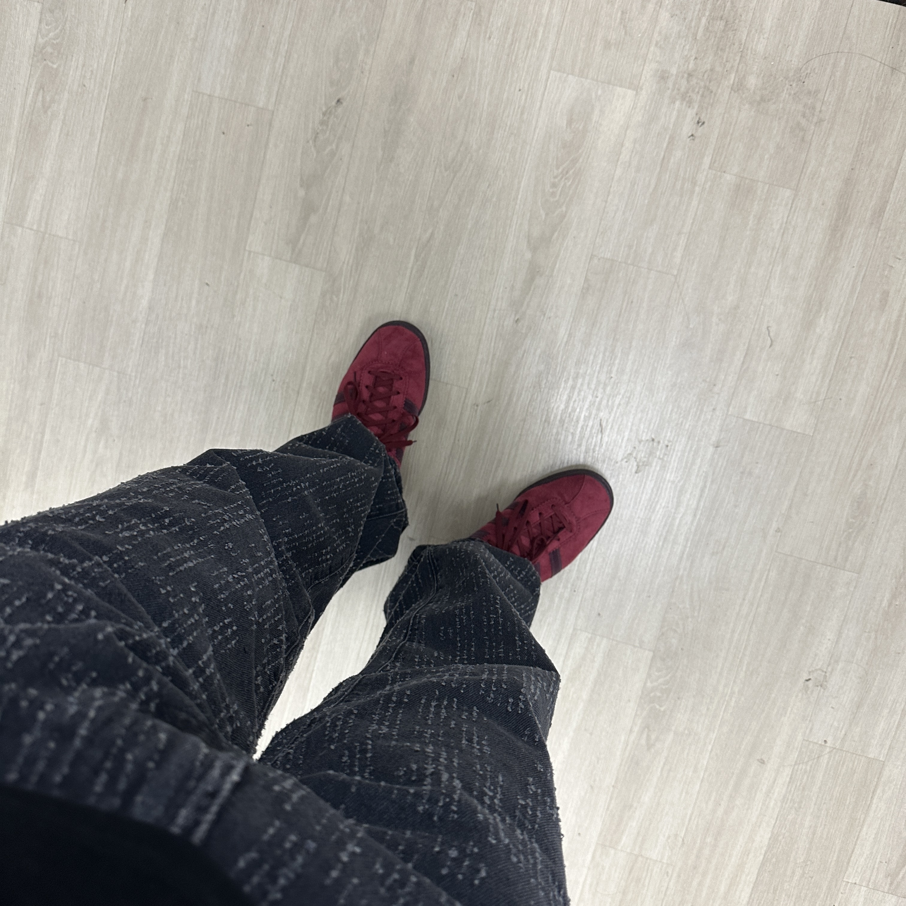 Supreme Needle Punch Regular Jean Washed Black - 23FW, Adidas Tobacco Gruen Collegiate Burgundy 착용 스타일