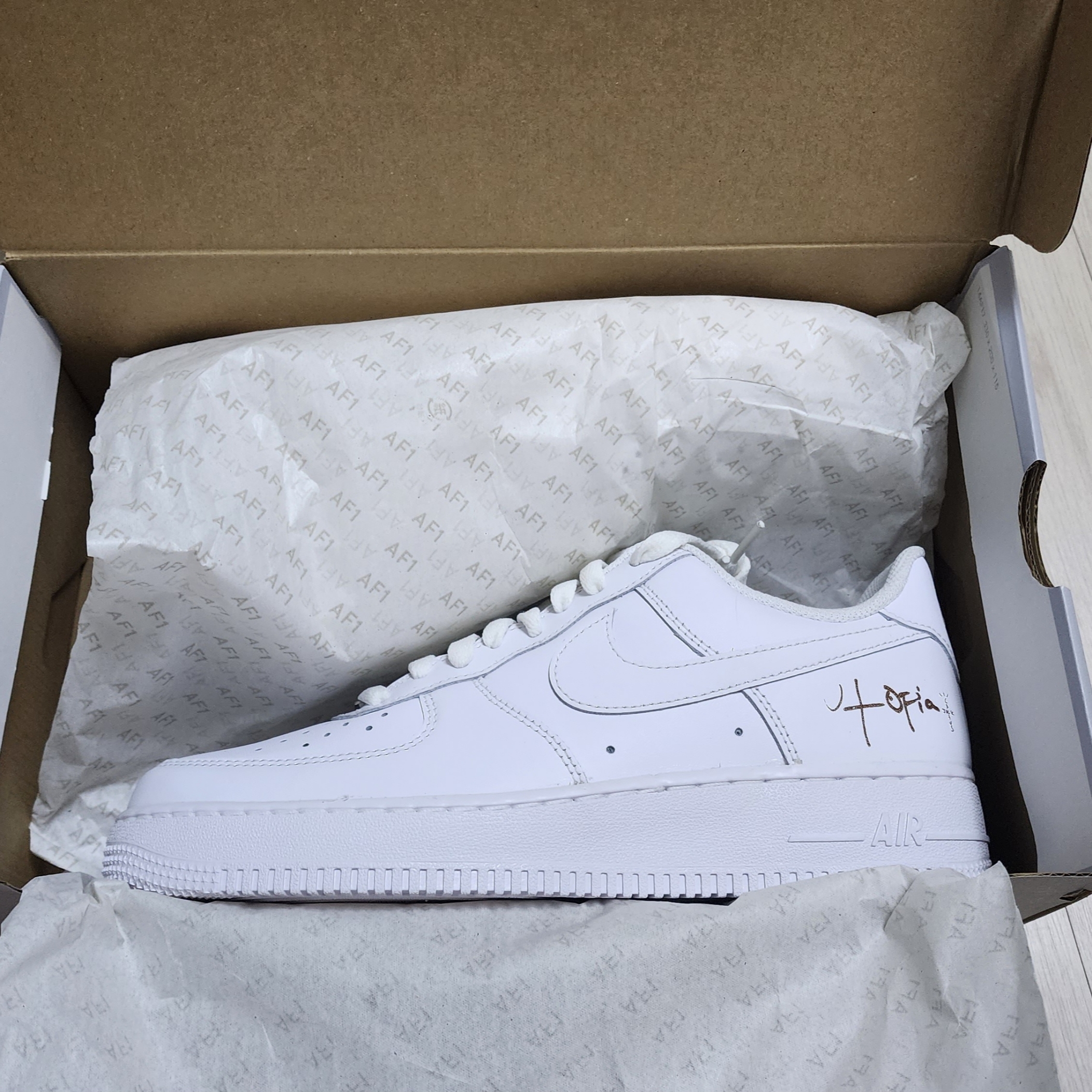 (W) Nike x Travis Scott Air Force 1 '07 Low Cactus Jack Utopia Edition White 착용 스타일 - 1