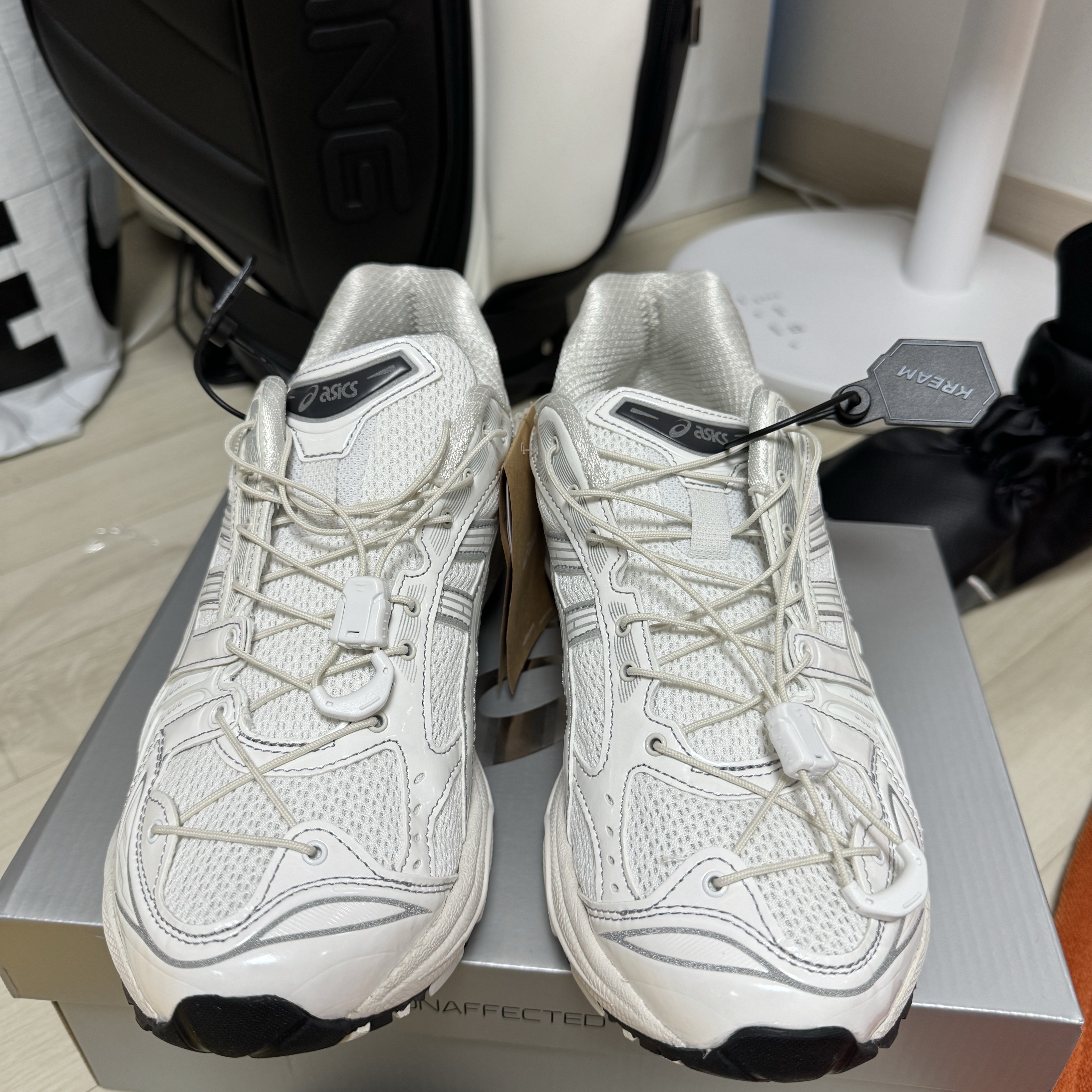 Asics x Unaffected Gel-Kayano 14 Galaxy White 착용 스타일 - 2