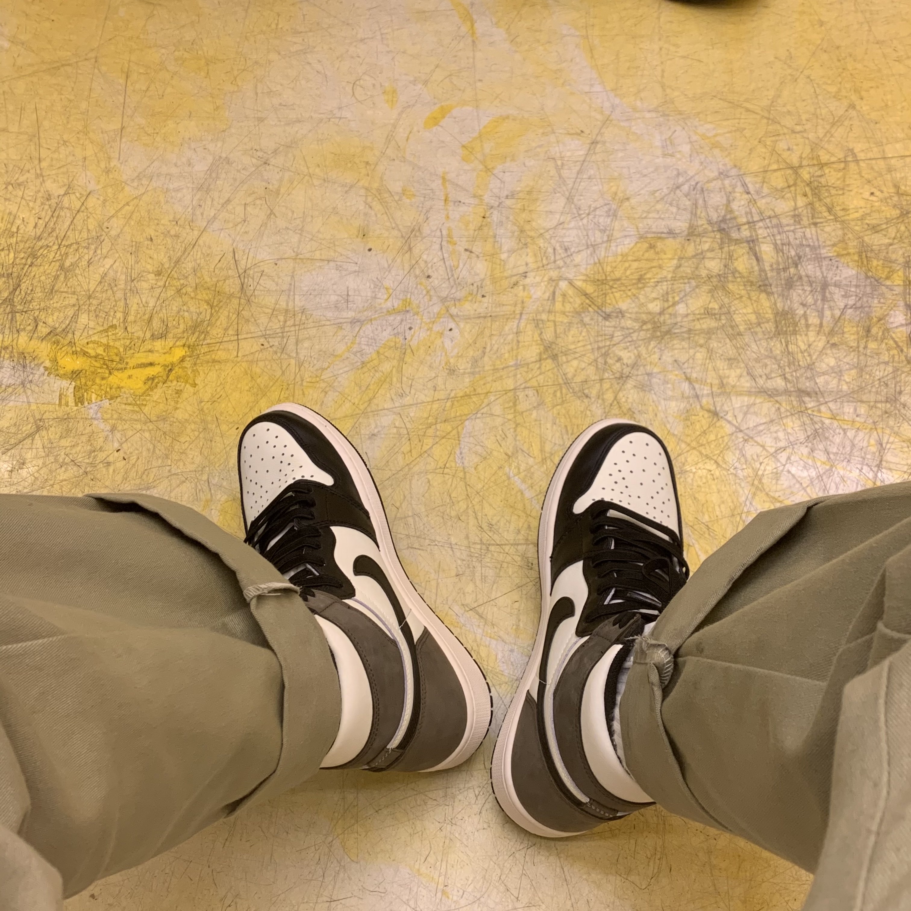 Jordan 1 Retro High OG Black Mocha 착용 스타일