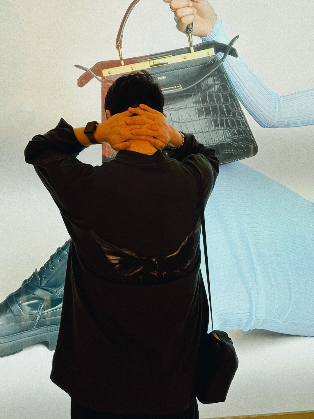 Yeezy Gap Engineered By Balenciaga Dove Long Sleeve T-Shirt Black, Arc'teryx Mantis 2 Waistpack 24K Black 착용 스타일