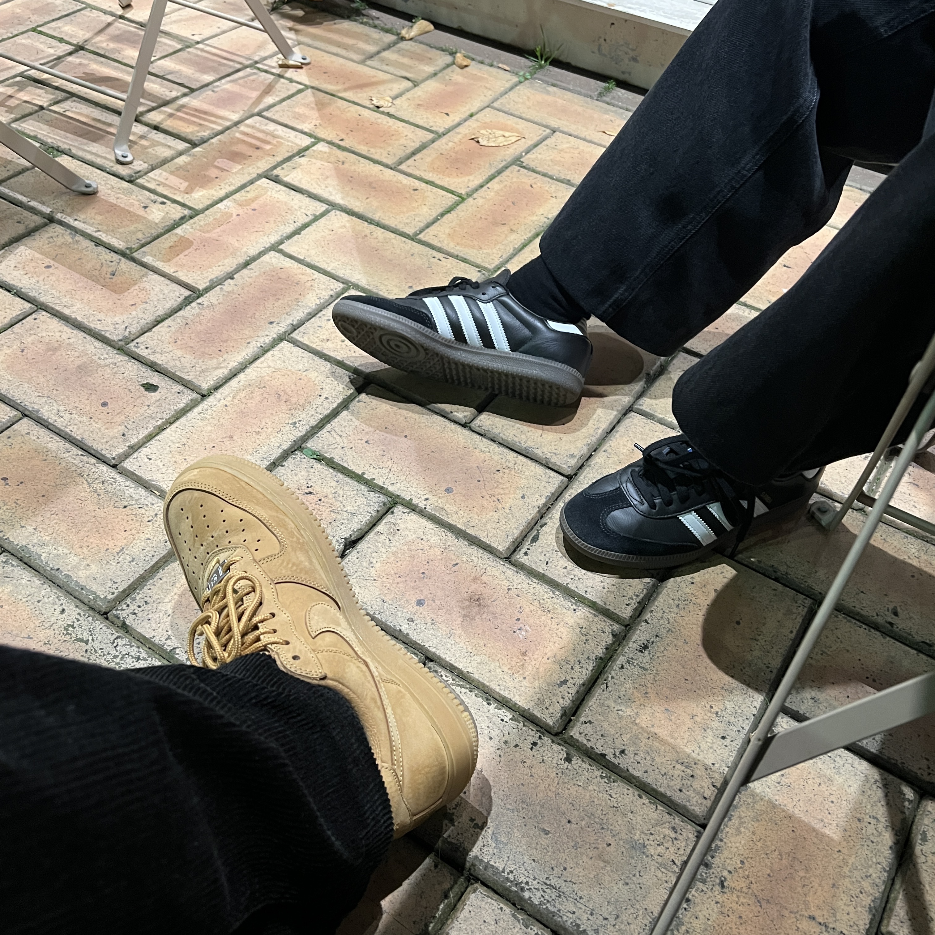 Nike x Supreme Air Force 1 Low Flax, Adidas Samba OG Black White Gum 착용 스타일