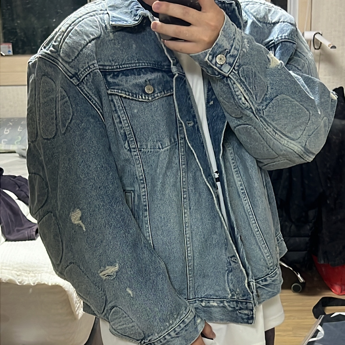 Yeezy Gap Engineered By Balenciaga Padded Denim Jacket Blue 착용 스타일 - 1