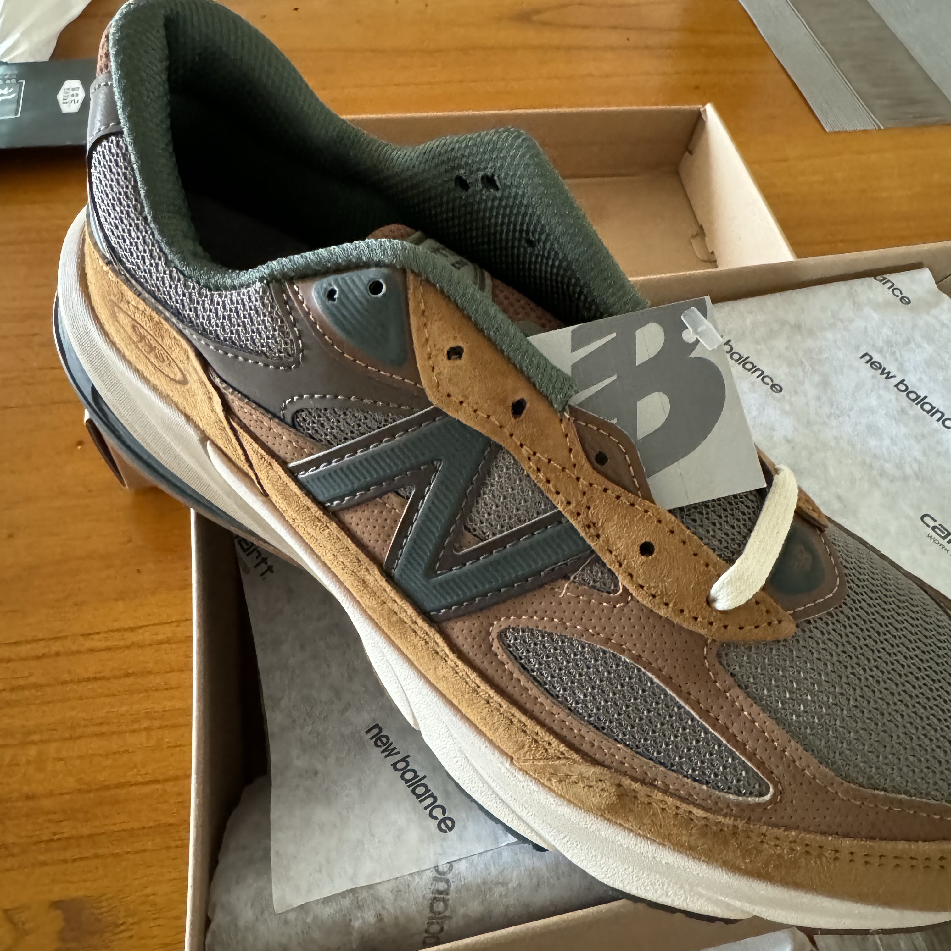 New Balance x Carhartt WIP 990v6 Made in USA Hamilton Brown Military Green 착용 스타일