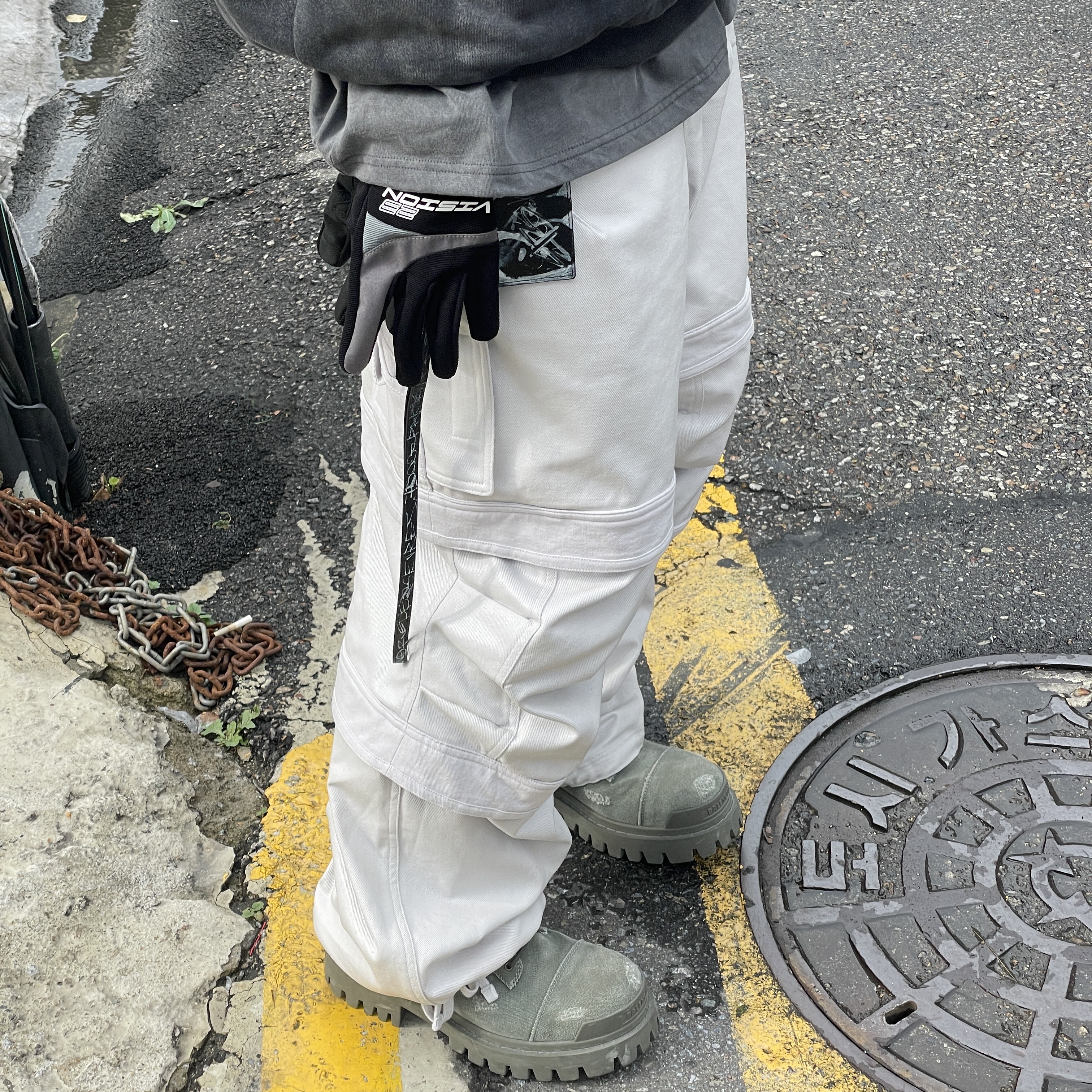 Farfromwhat Far Layered Work Pants White, Balenciaga Combat Strike 20mm Boot Kaki 착용 스타일 - 2