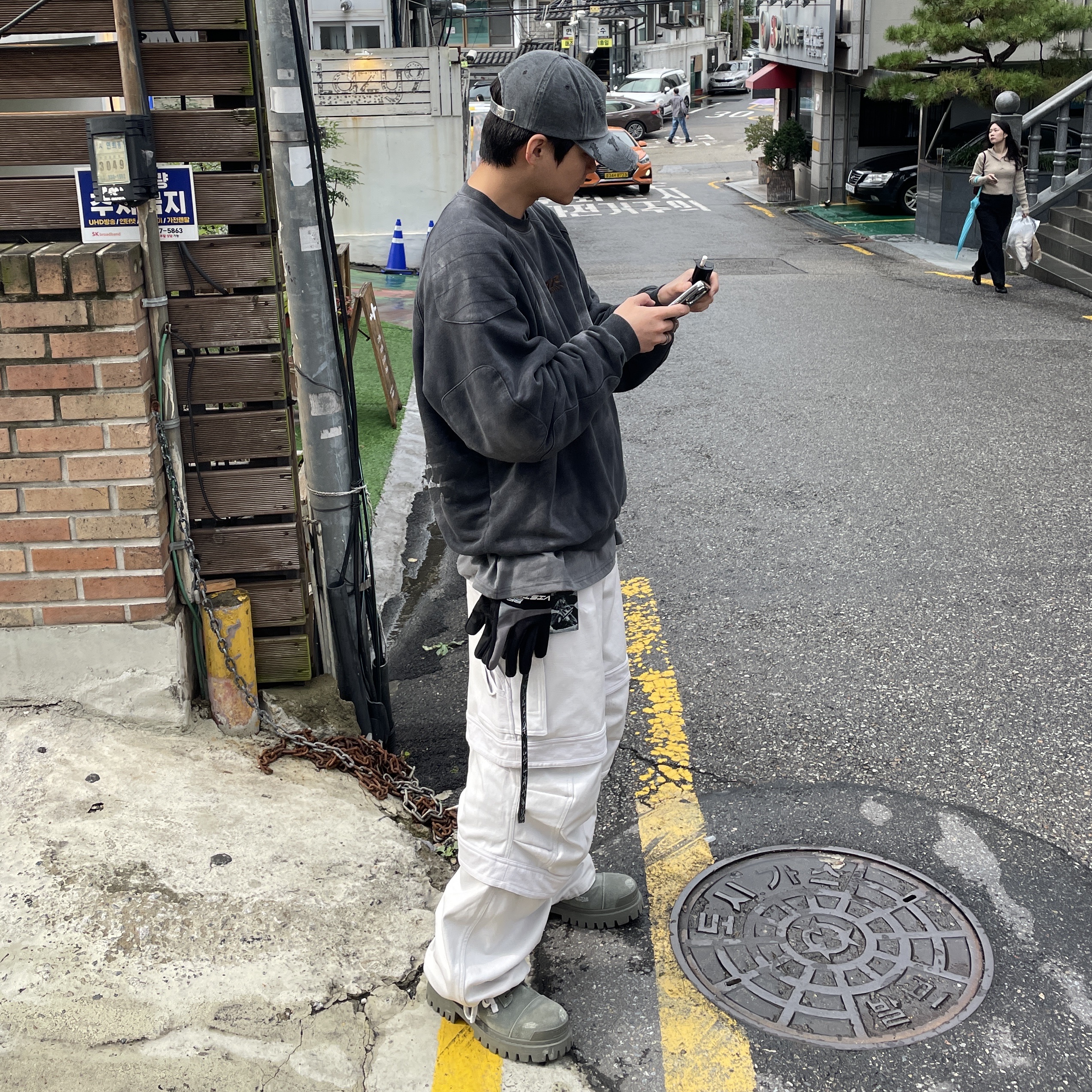 Farfromwhat Far Layered Work Pants White, Balenciaga Combat Strike 20mm Boot Kaki 착용 스타일 - 1