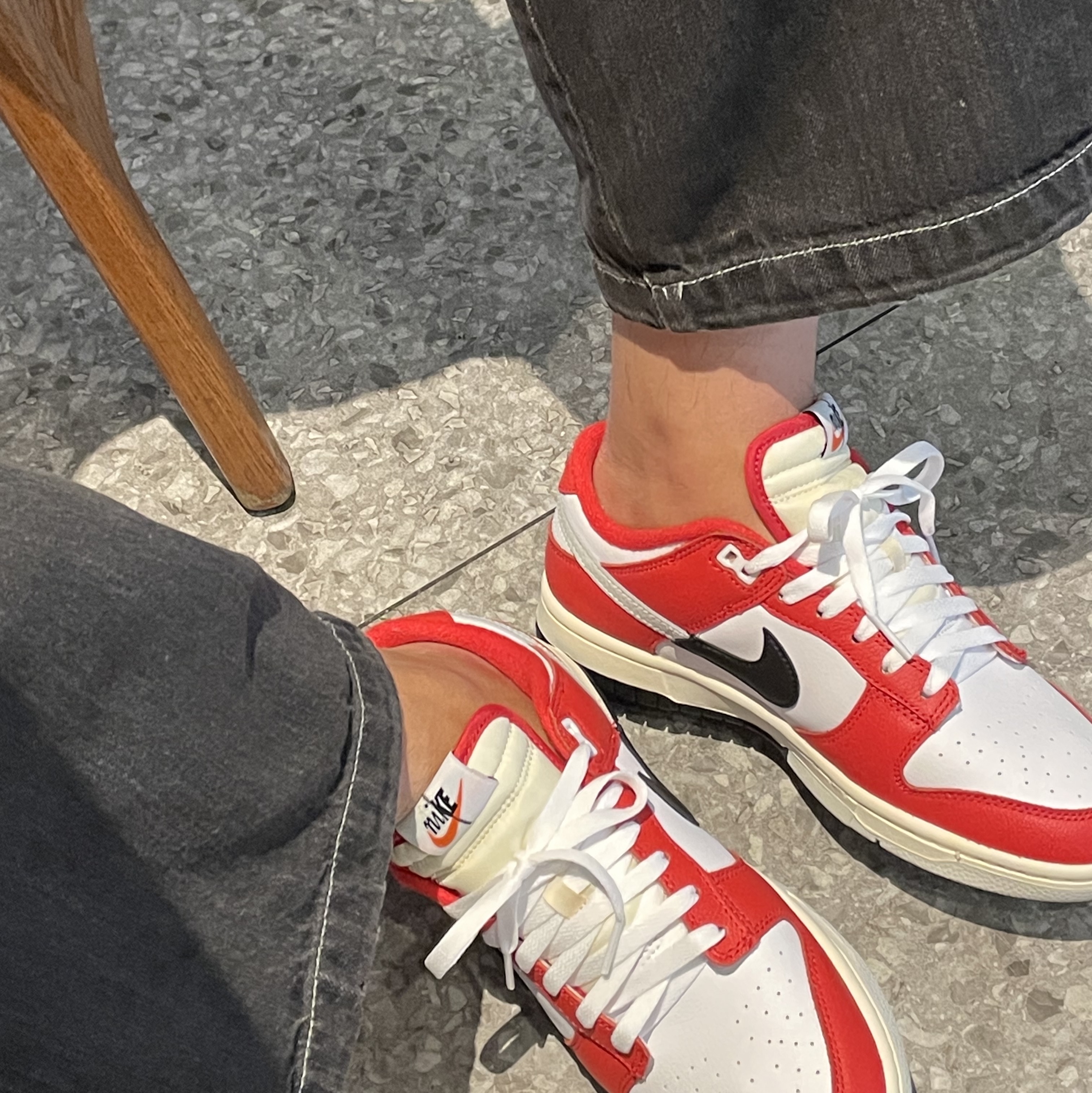 Nike Dunk Low Retro PRM University Red Black 착용 스타일 - 2