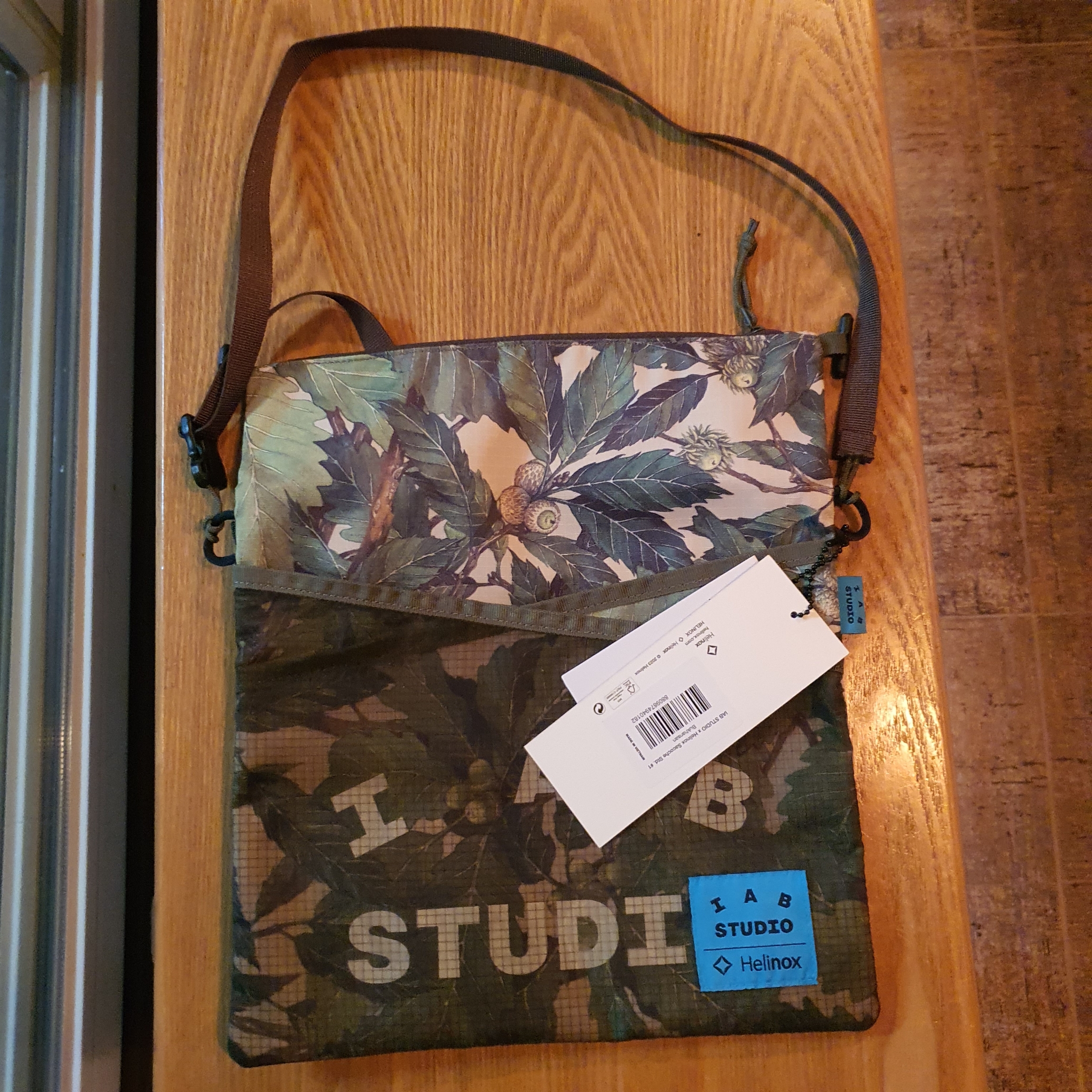 Helinox x IAB Studio Sacoche Standard #1 Bukhansan 착용 스타일