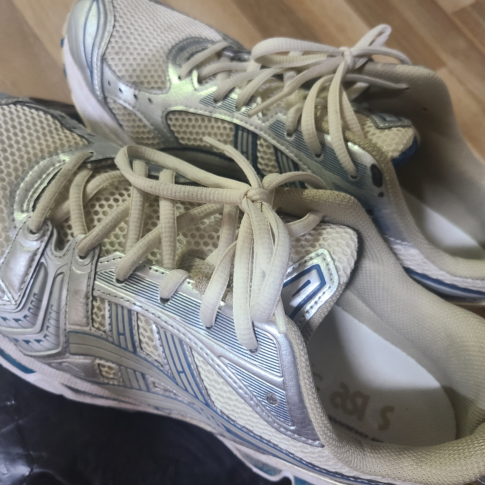 Asics Gel-Kayano 14 Cream Pure Silver 착용 스타일