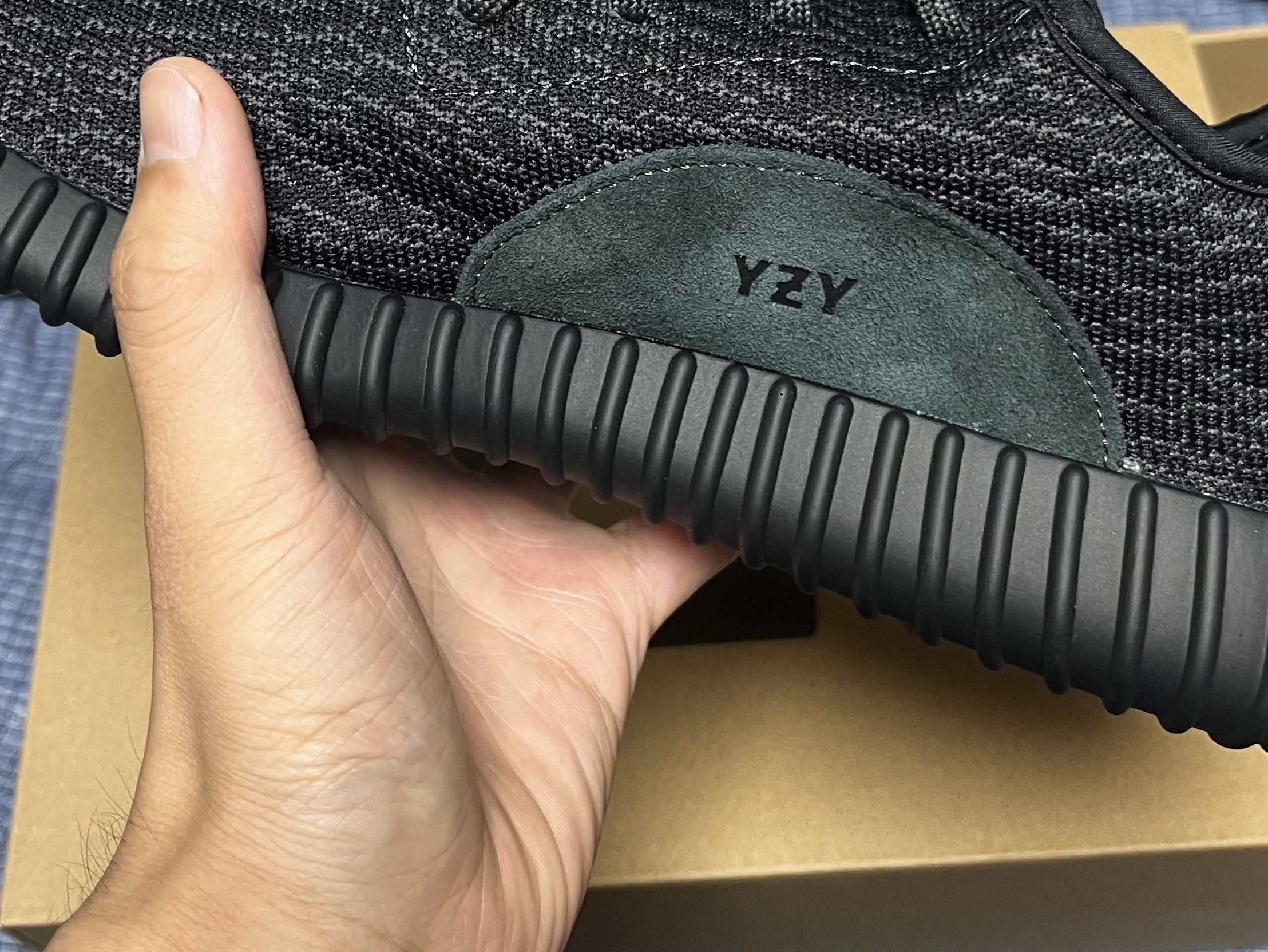 Adidas Yeezy Boost 350 Pirate Black 2023 착용 스타일