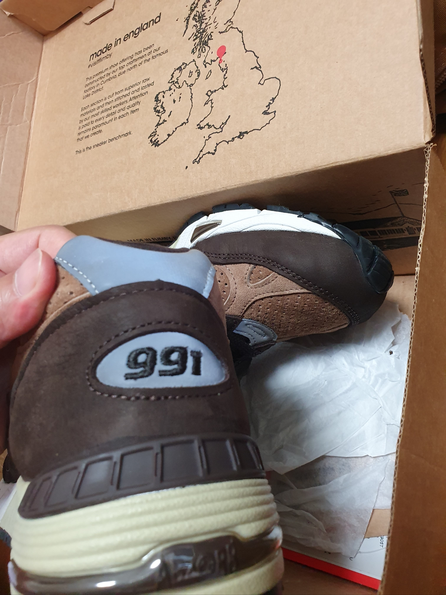 New Balance 991 Made in UK Brown Tan 착용 스타일 - 2