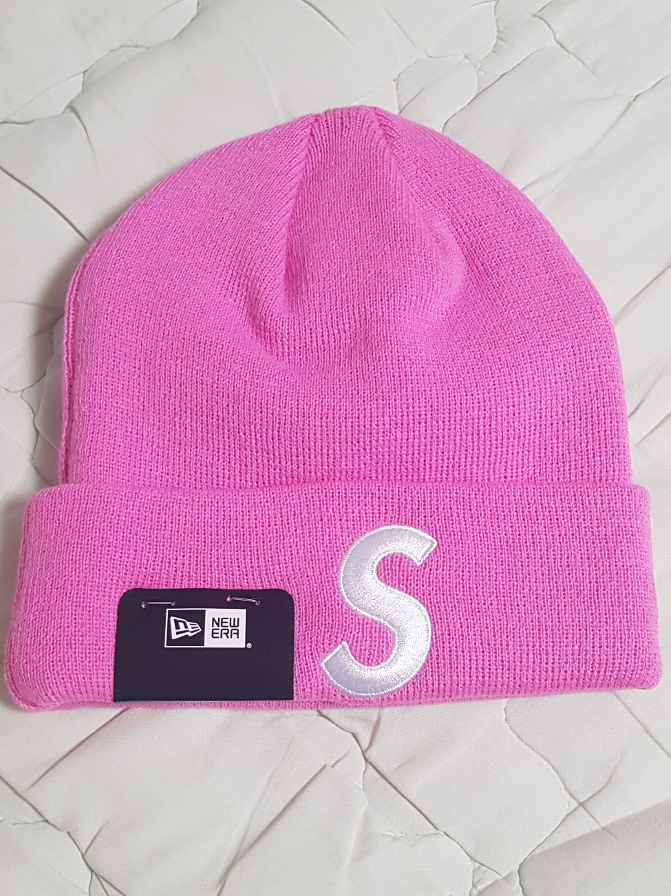 Supreme New Era S Logo Beanie Pink - 23FW 착용 스타일 - 1