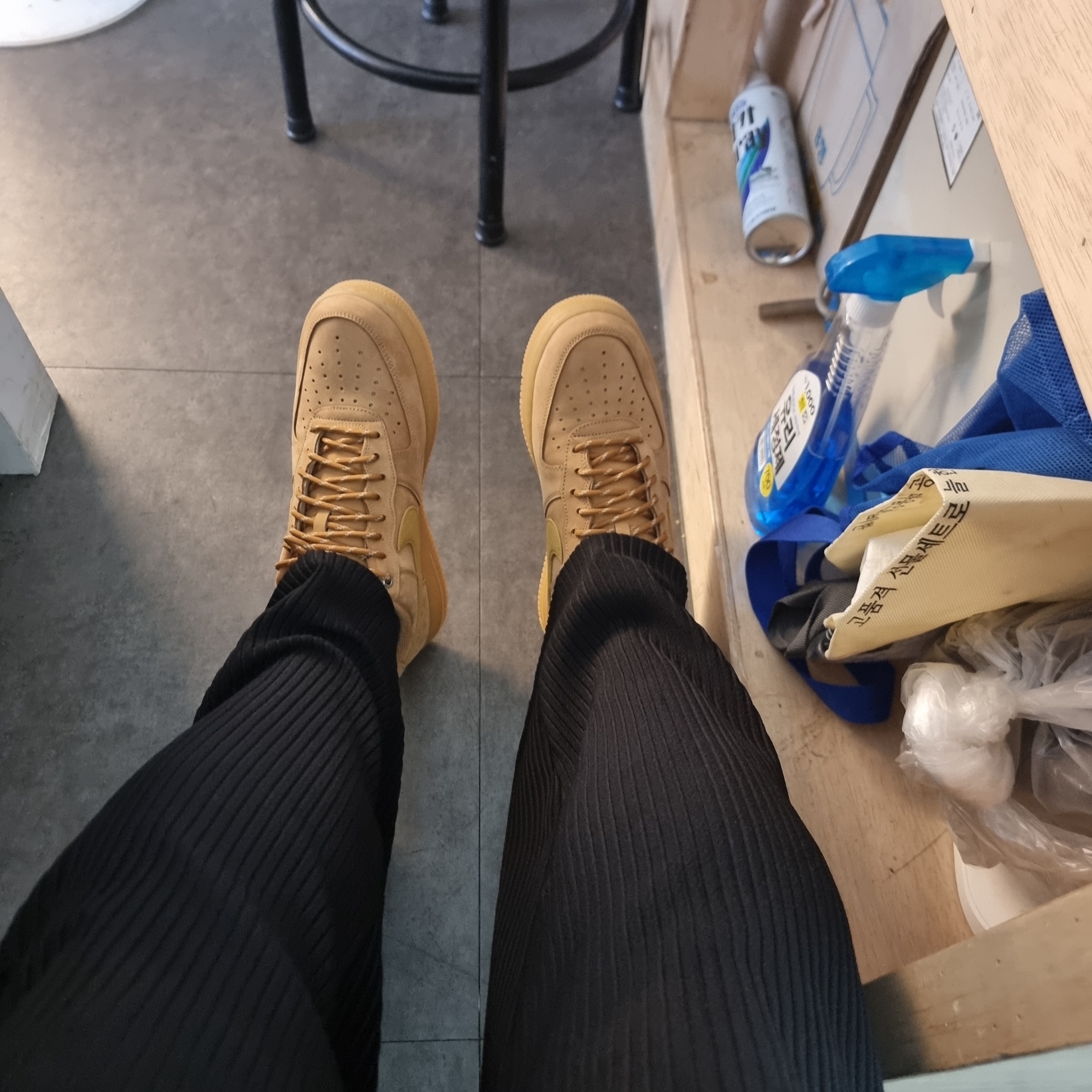 Nike Air Force 1 '07 WB Flax 착용 스타일