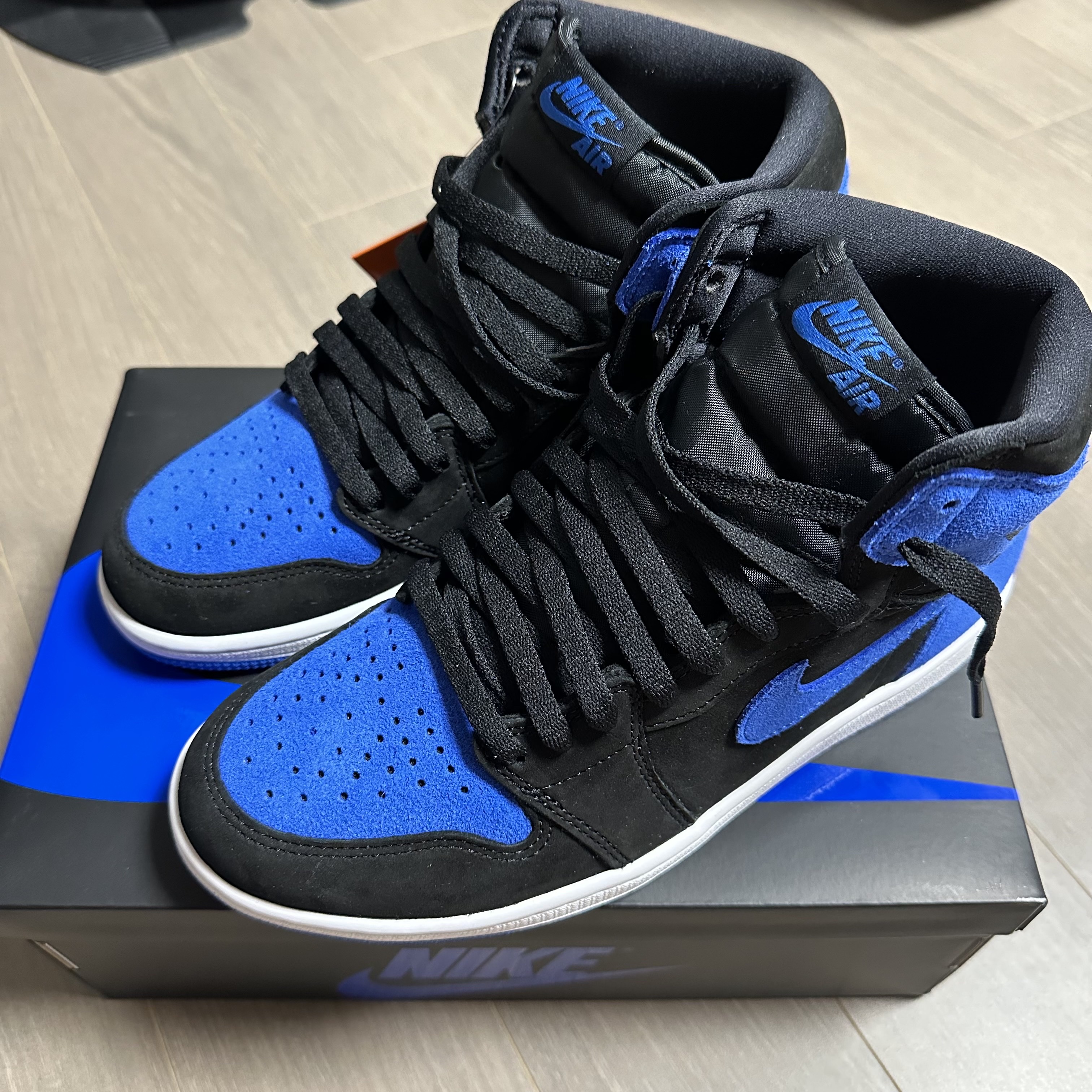Jordan 1 Retro High OG Royal Reimagined 착용 스타일 - 2