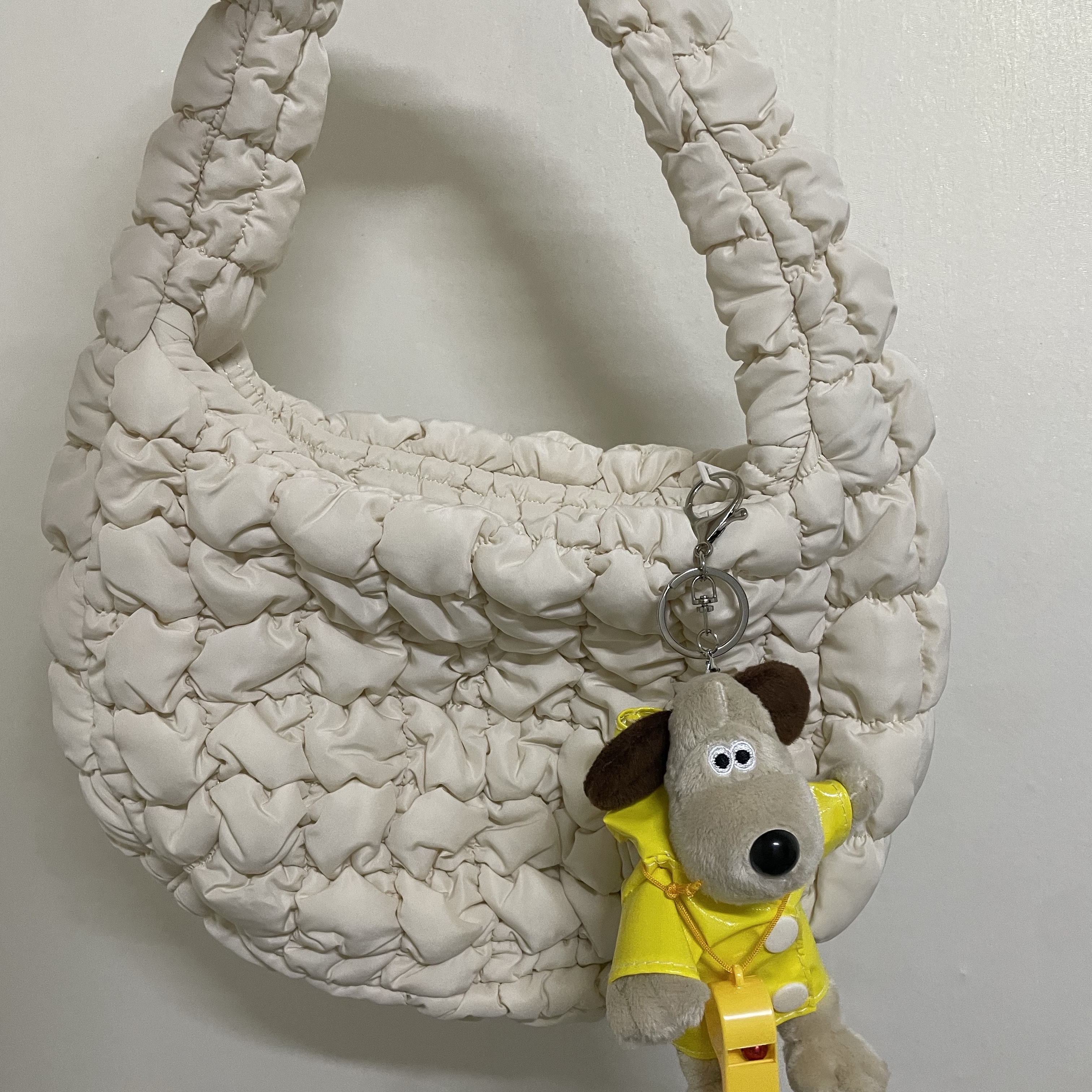 COS Quilted Mini Bag Cream 착용 스타일