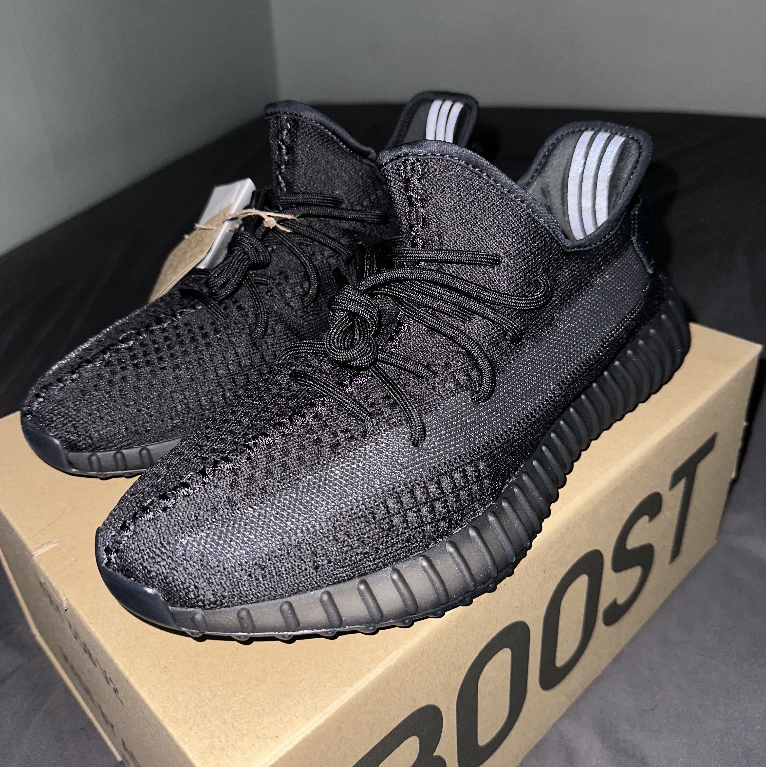 Adidas Yeezy Boost 350 V2 Onyx 착용 스타일