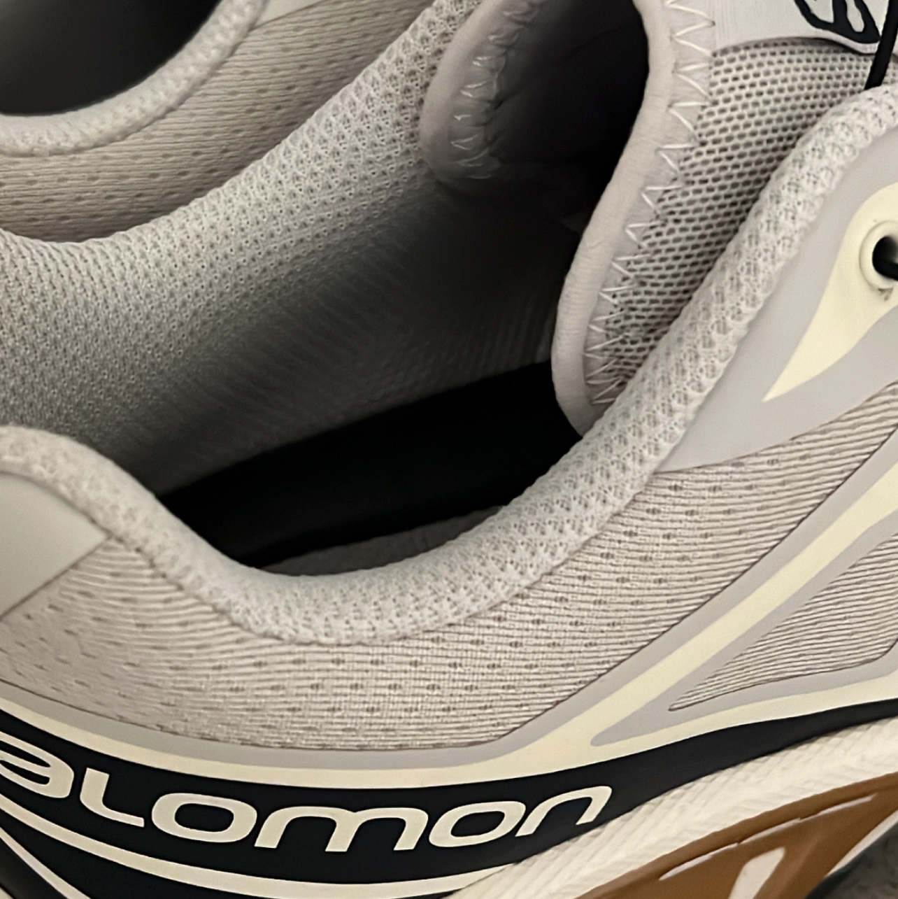 Salomon XT-6 Lunar Rock Dark Sapphire 착용 스타일