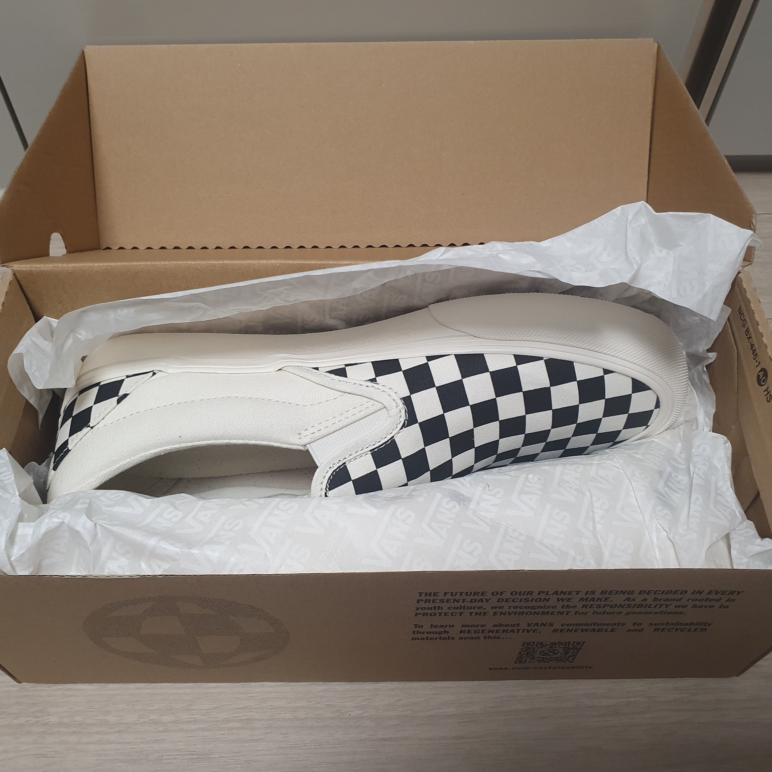 Vans Slip-On VR3 Checkerboard Black Marshmallow 착용 스타일 - 2