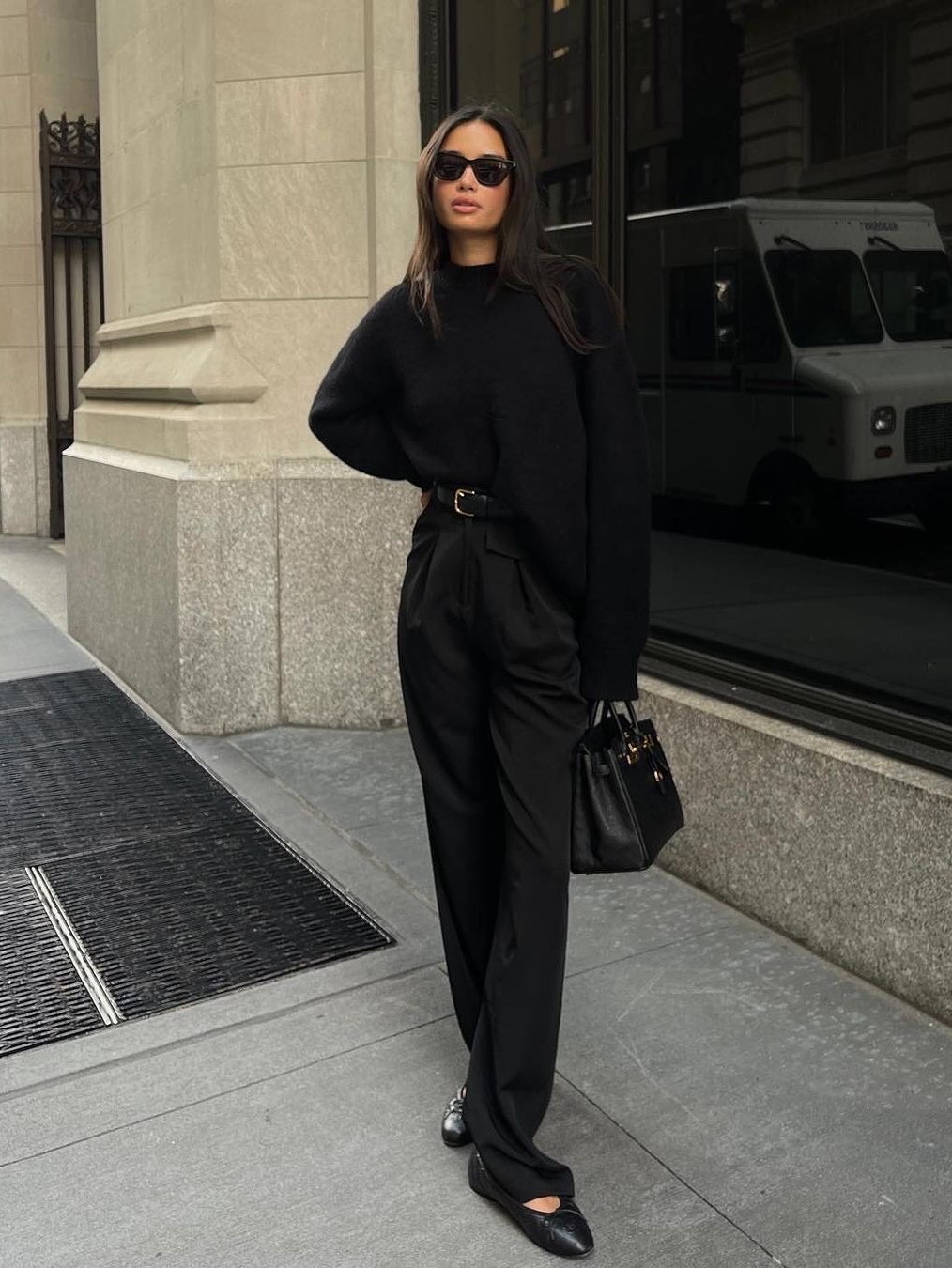 Haveless Women Front Point Trousers Black, (W) Burberry Mohair Wool Tailored Trousers Black 착용 스타일 - 6