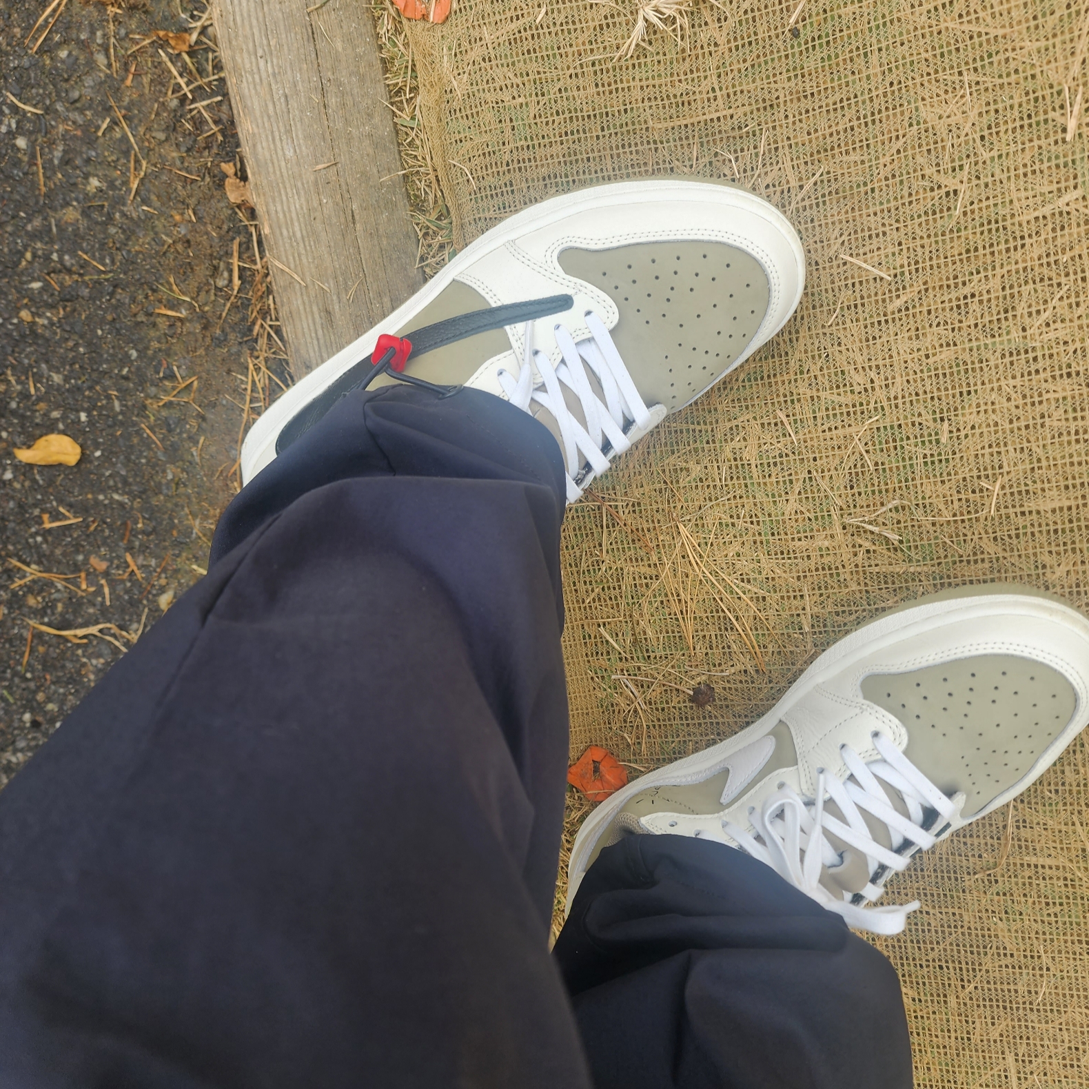 Jordan 1 x Travis Scott Retro Low Golf NRG Neutral Olive 착용 스타일